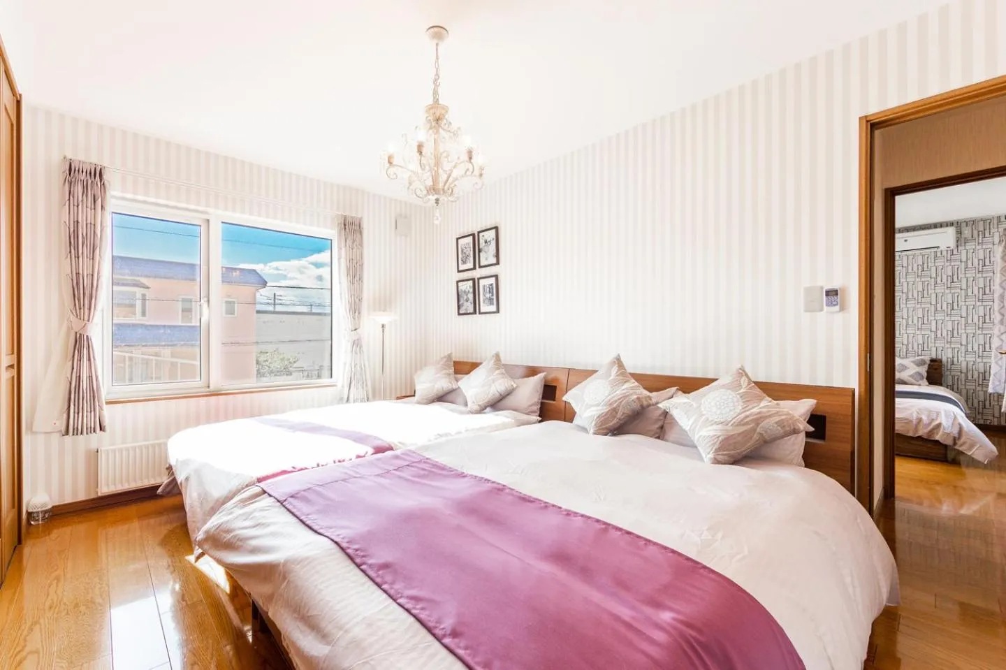 Bed in THE WORLDWIDE HOUSE