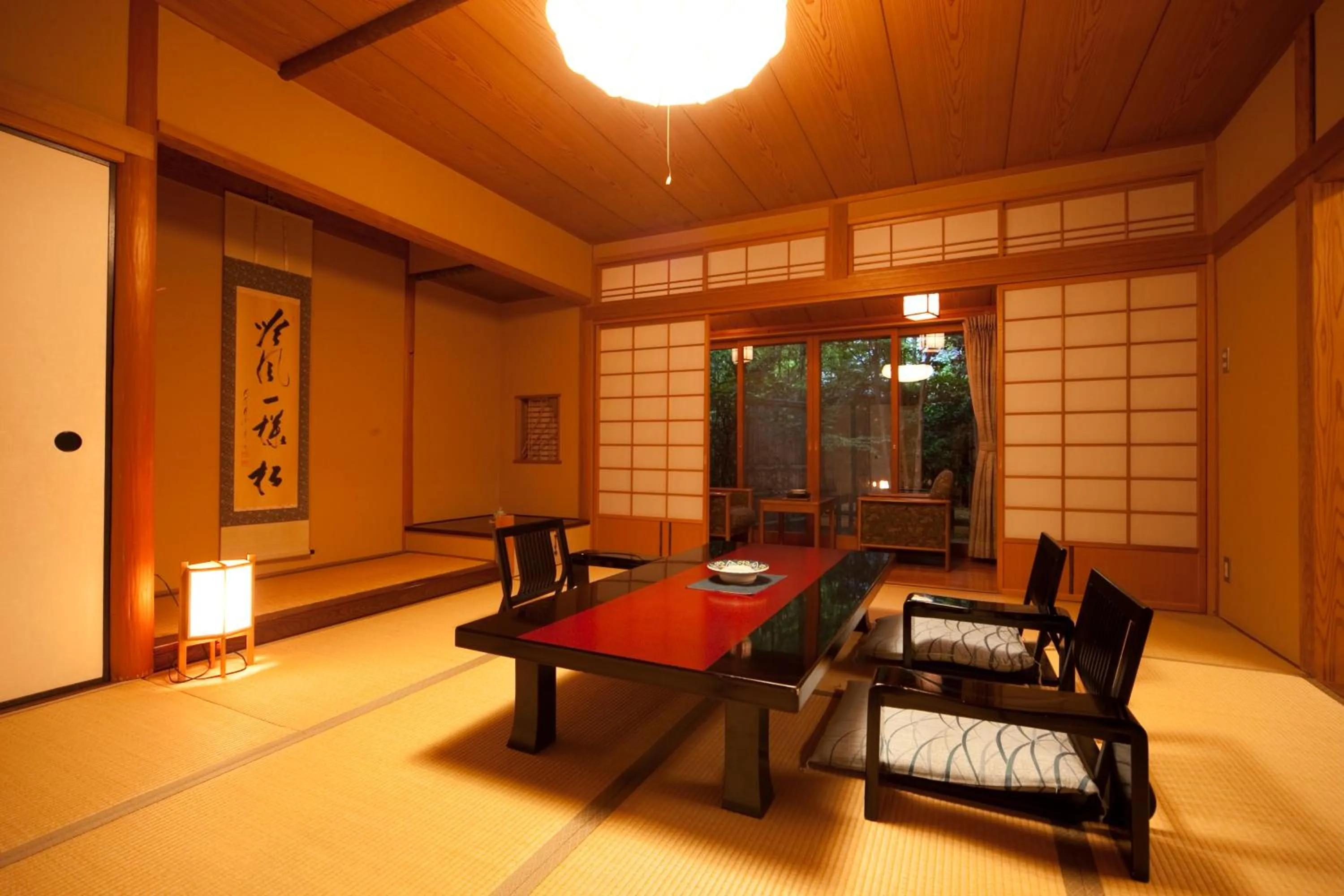 Photo of the whole room in Ryotei Tanokura