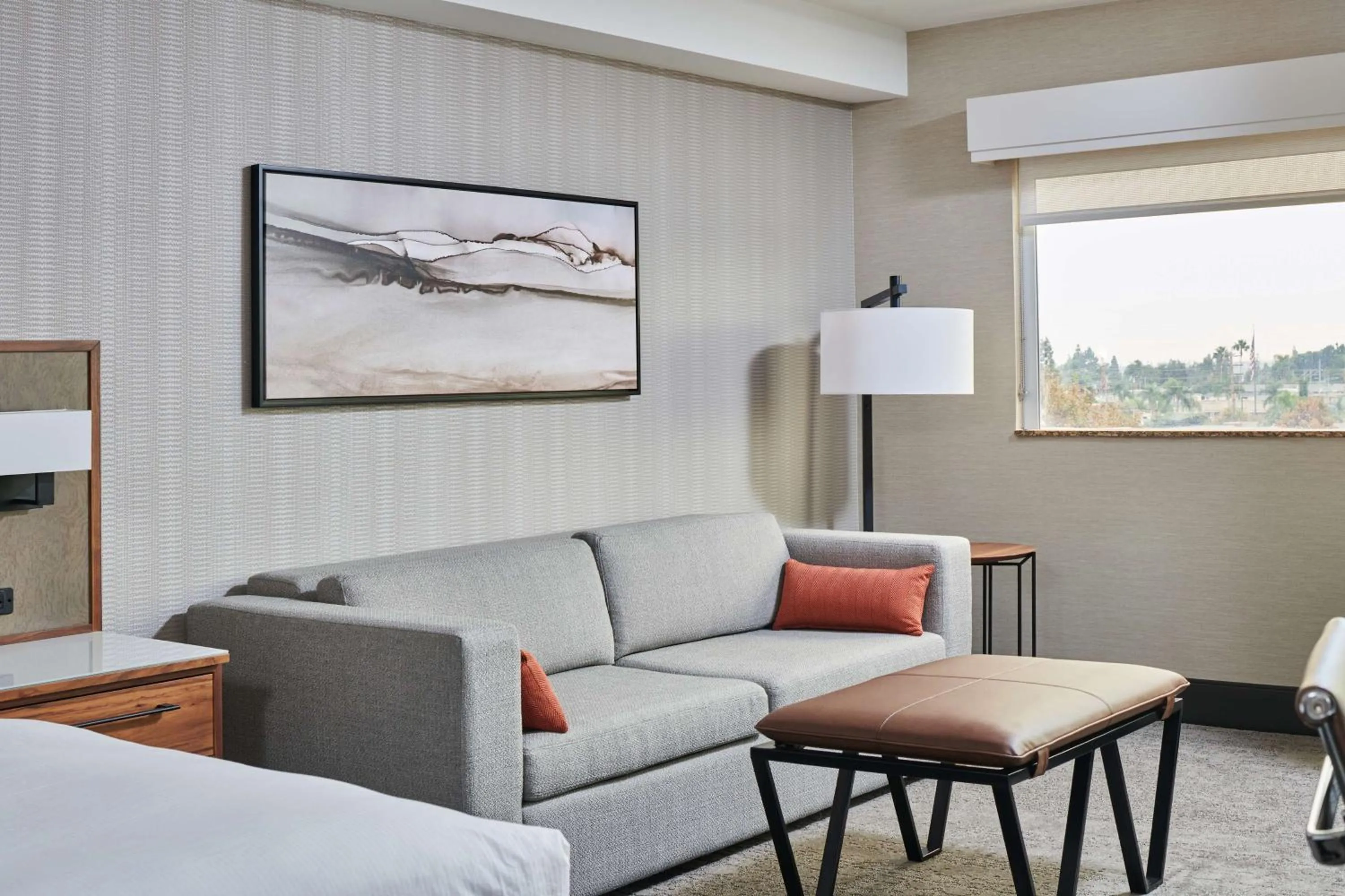 Living room in Doubletree By Hilton Fullerton