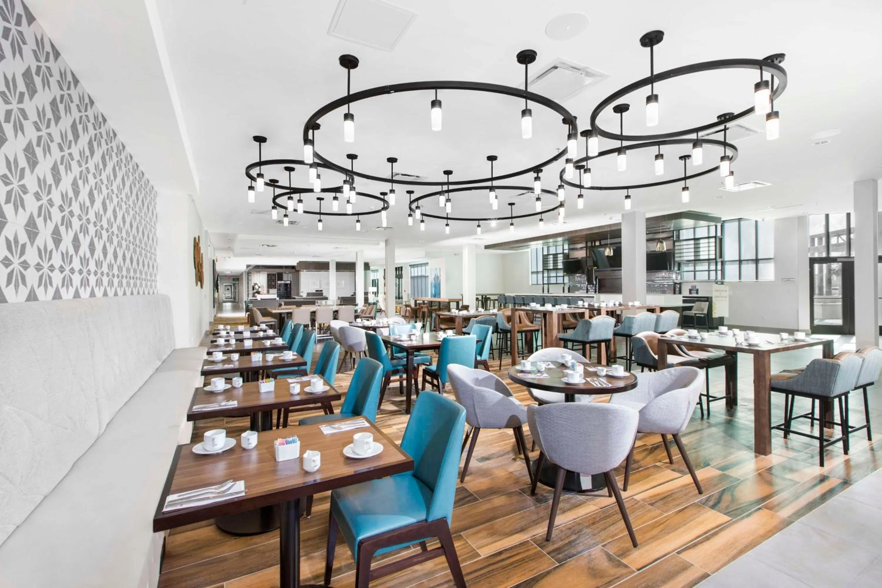 Restaurant/places to eat in Hilton Garden Inn Harlingen Convention Center, Tx