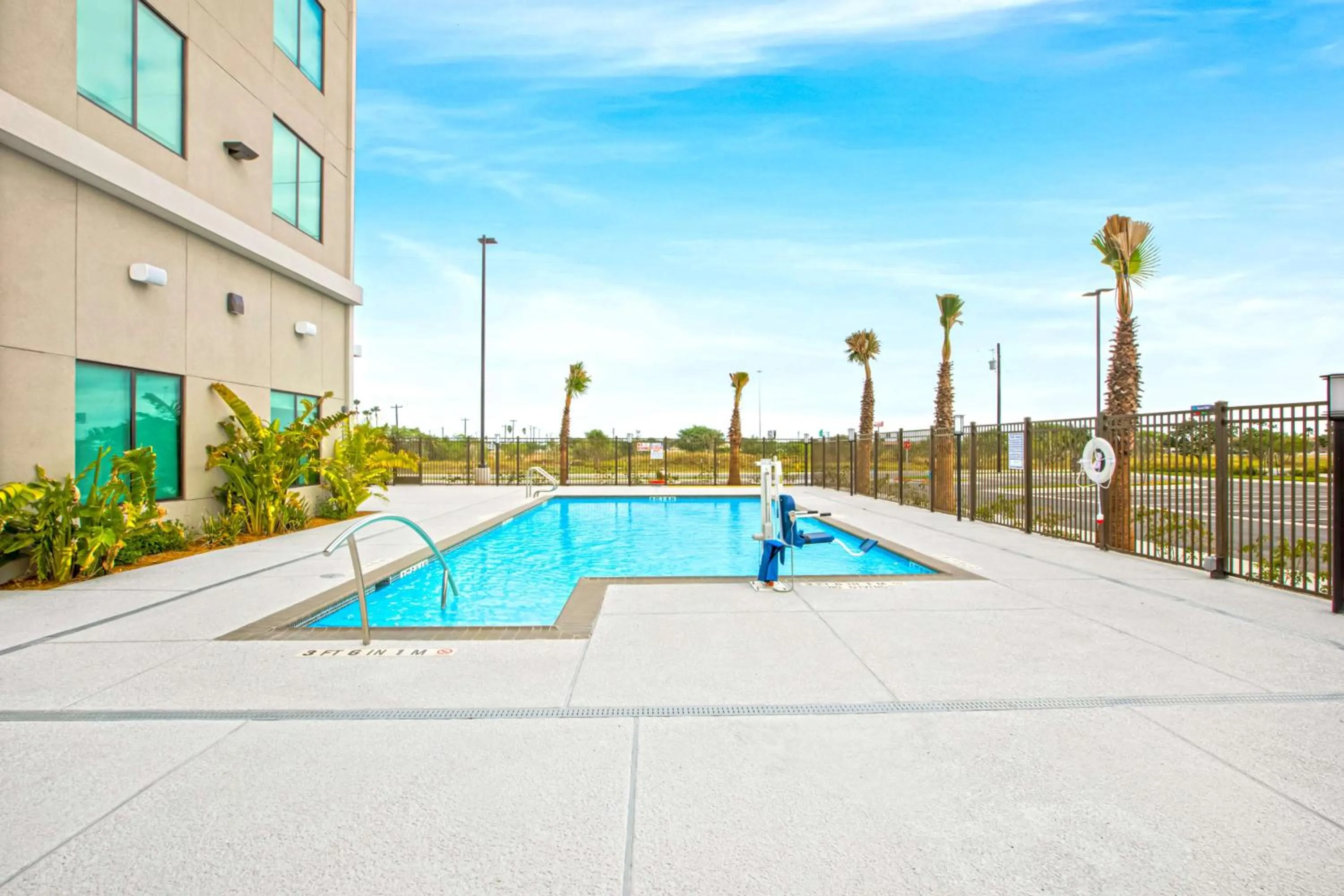 Pool view in Hilton Garden Inn Harlingen Convention Center, Tx