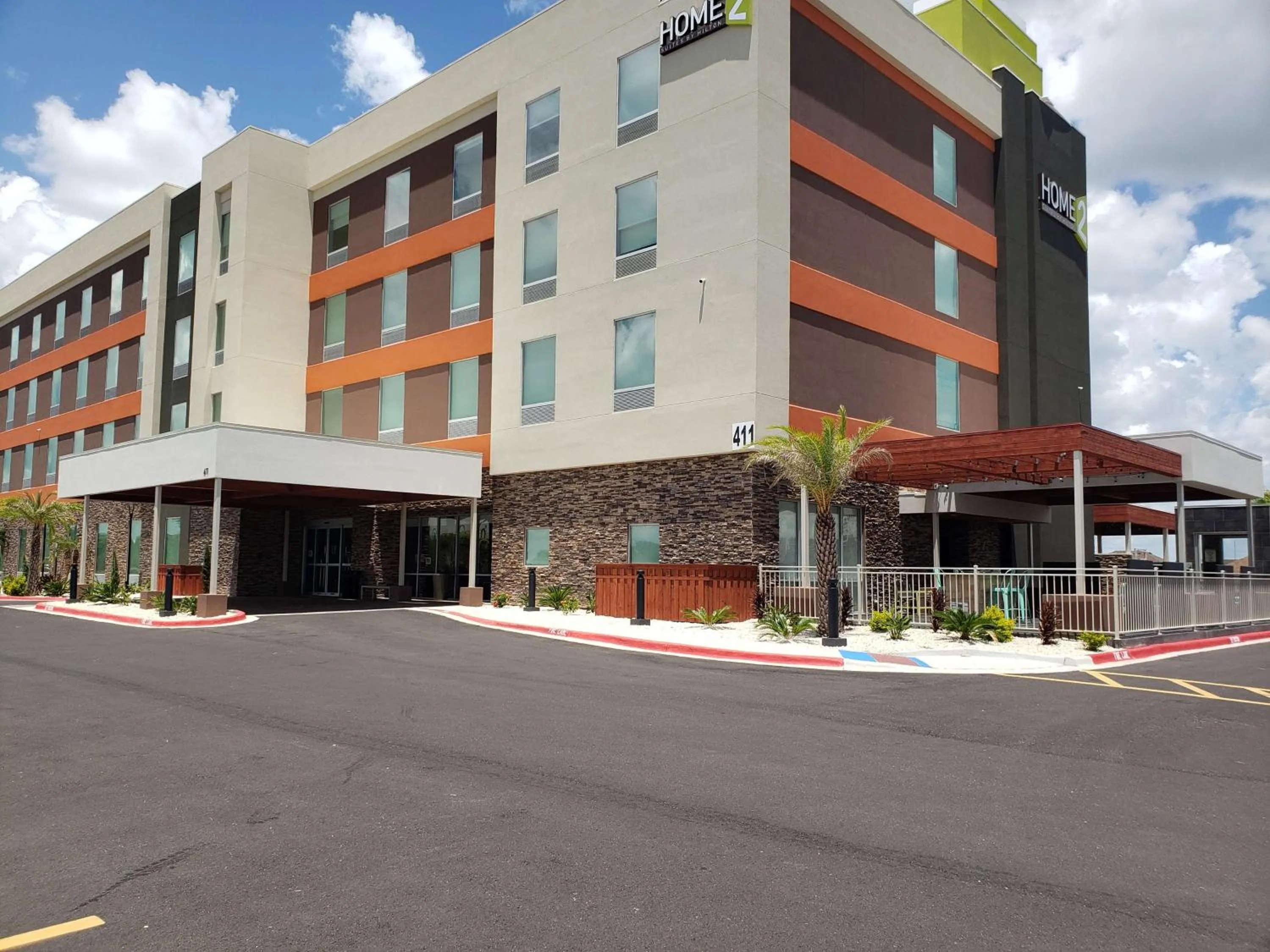 Property building in Home2 Suites By Hilton Edinburg