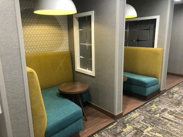 Seating area in Hampton Inn Monahans, Tx