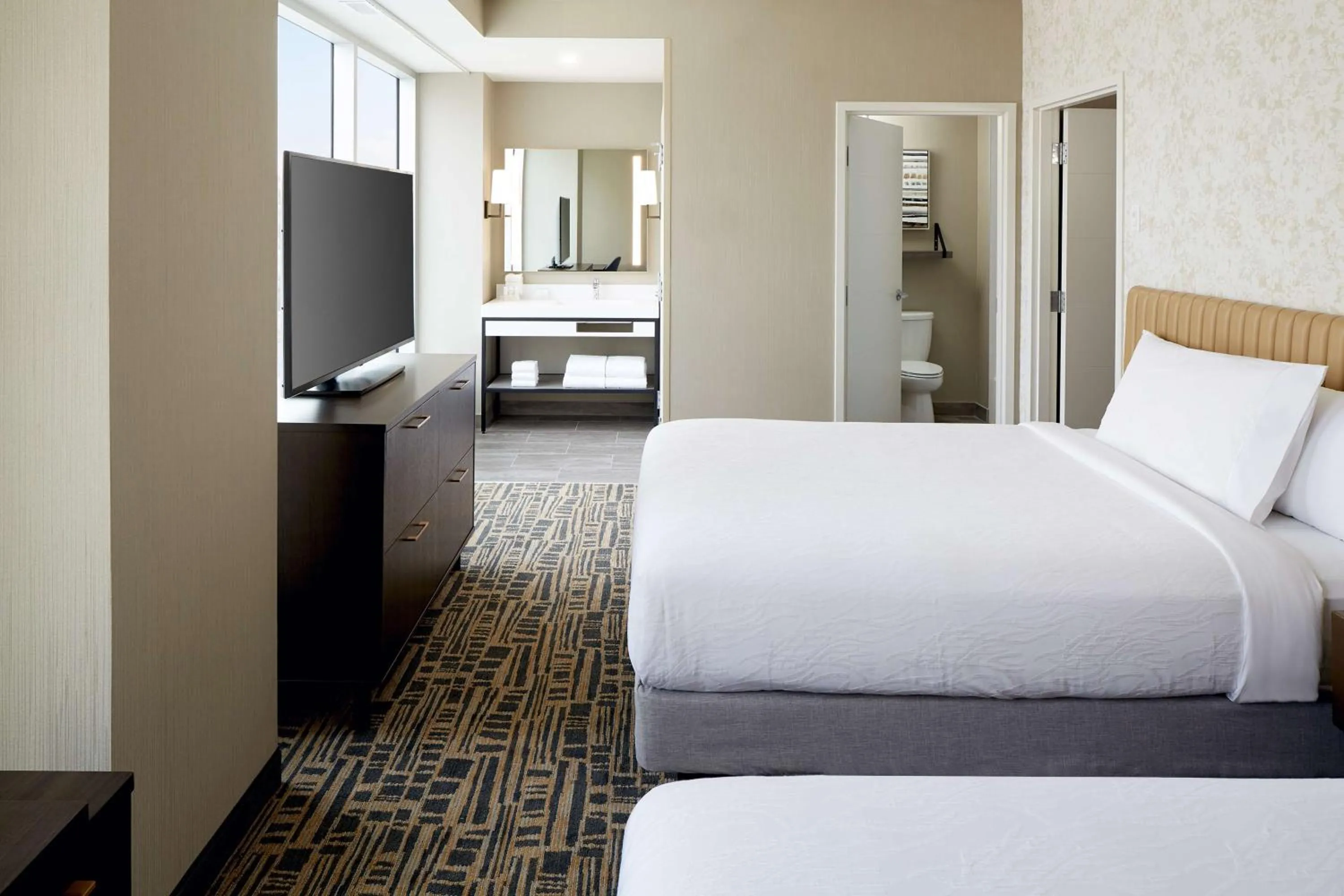 Bedroom, Bed in Homewood Suites By Hilton Montreal Midtown