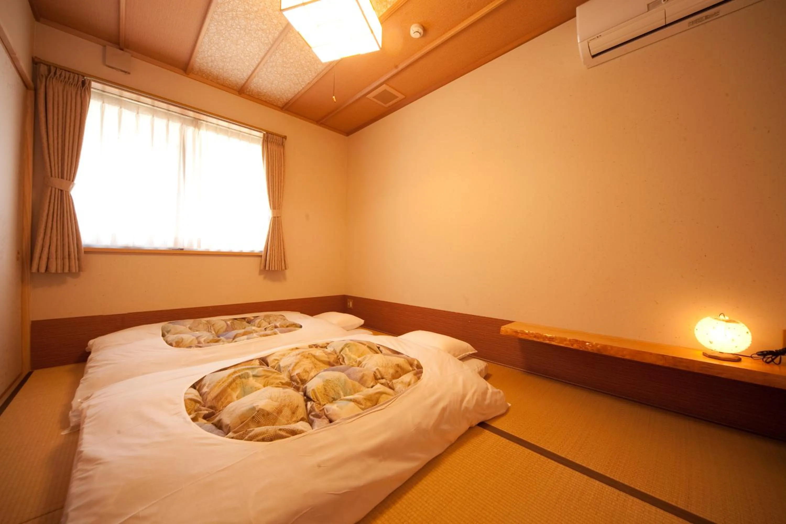 Bed in Kutsurogi-no-Yado Nanakawa