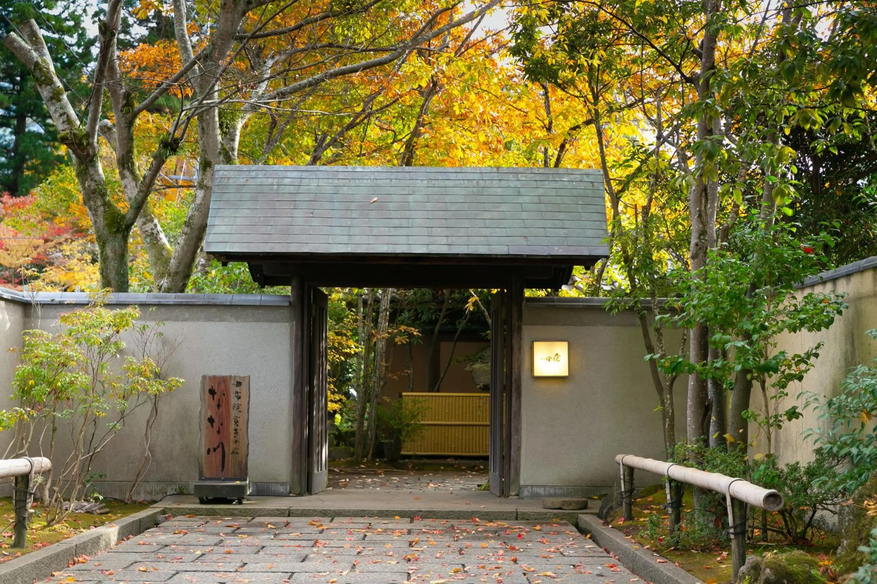 Property building in Kutsurogi-no-Yado Nanakawa
