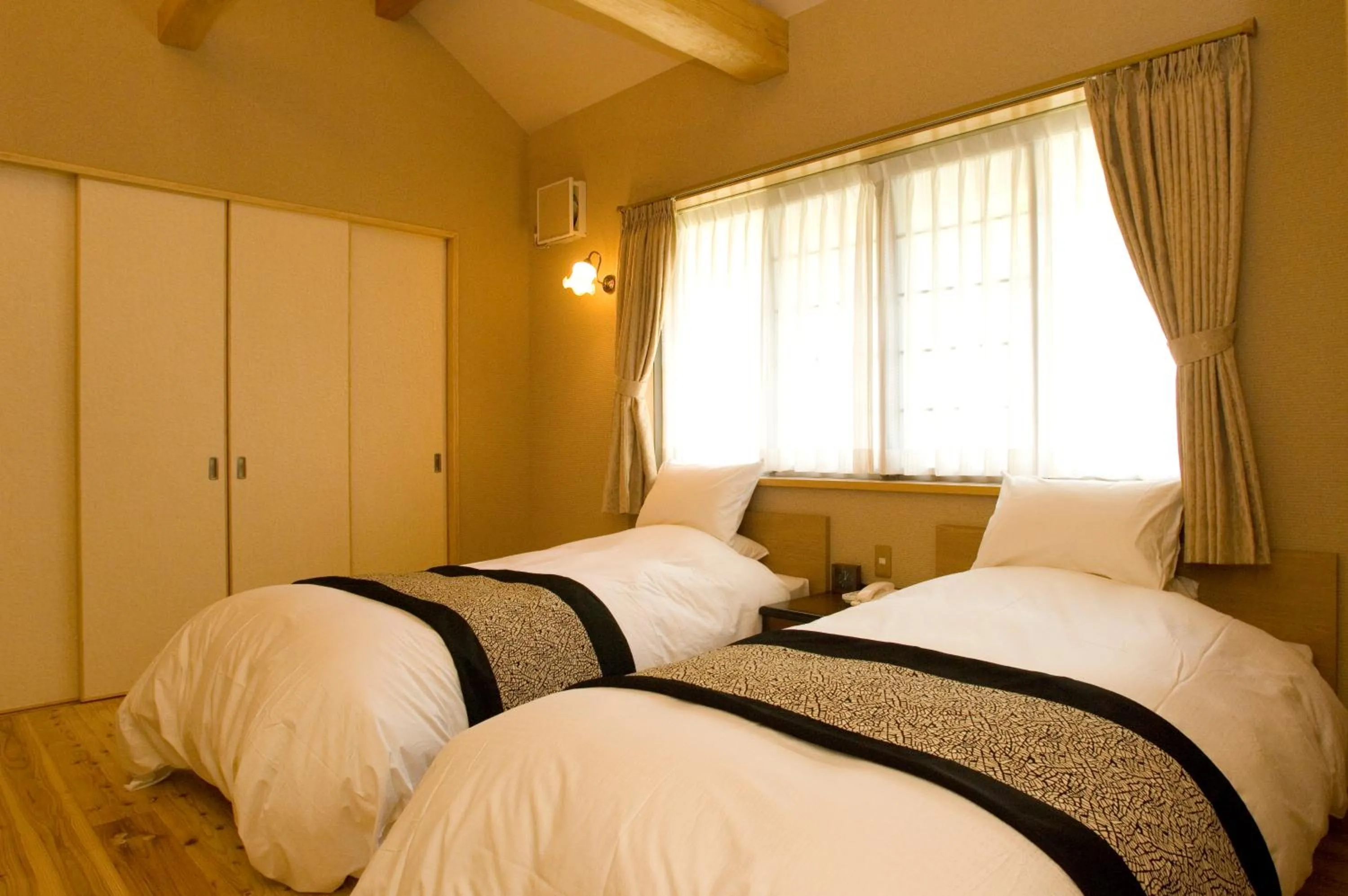 Bedroom, Bed in Kutsurogi-no-Yado Nanakawa