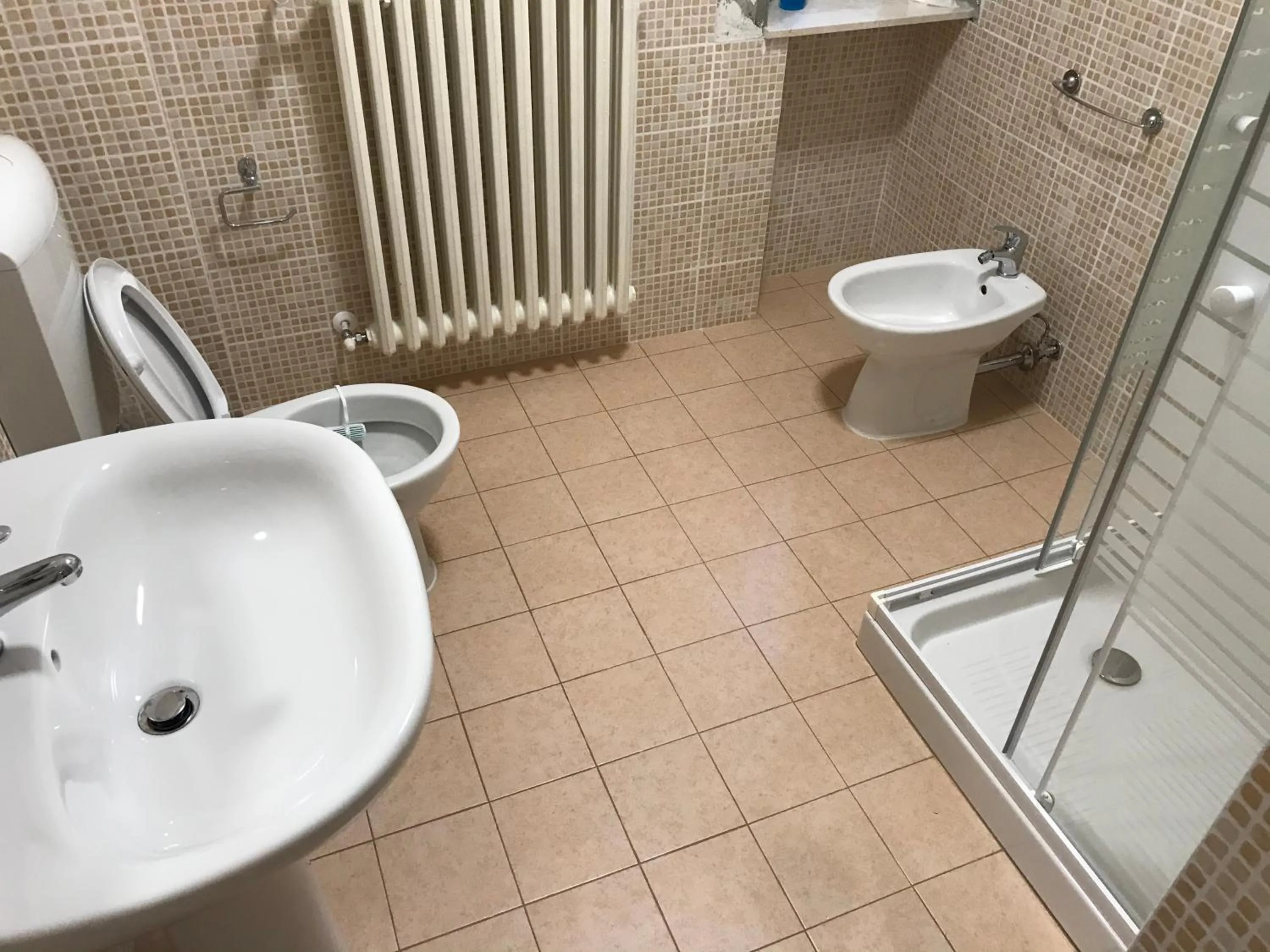 Shower in B&B Giulia