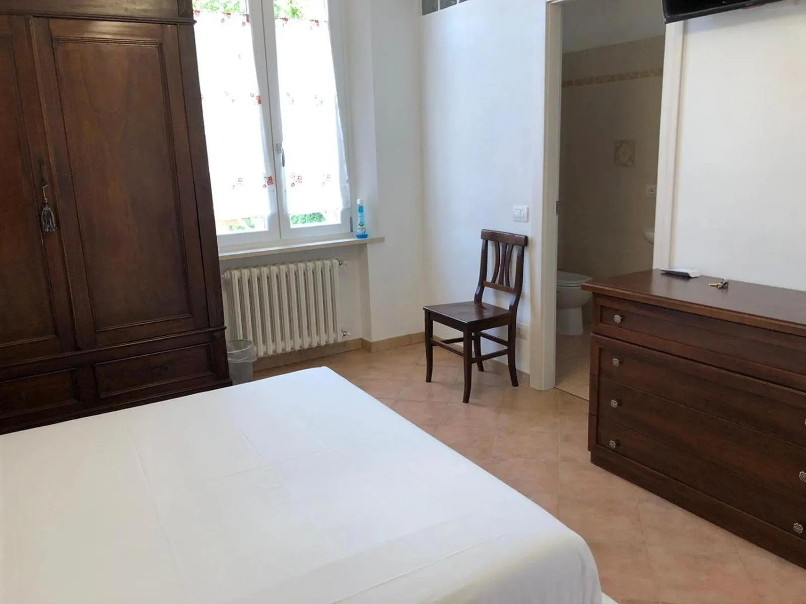 Photo of the whole room, Bed in B&B Giulia