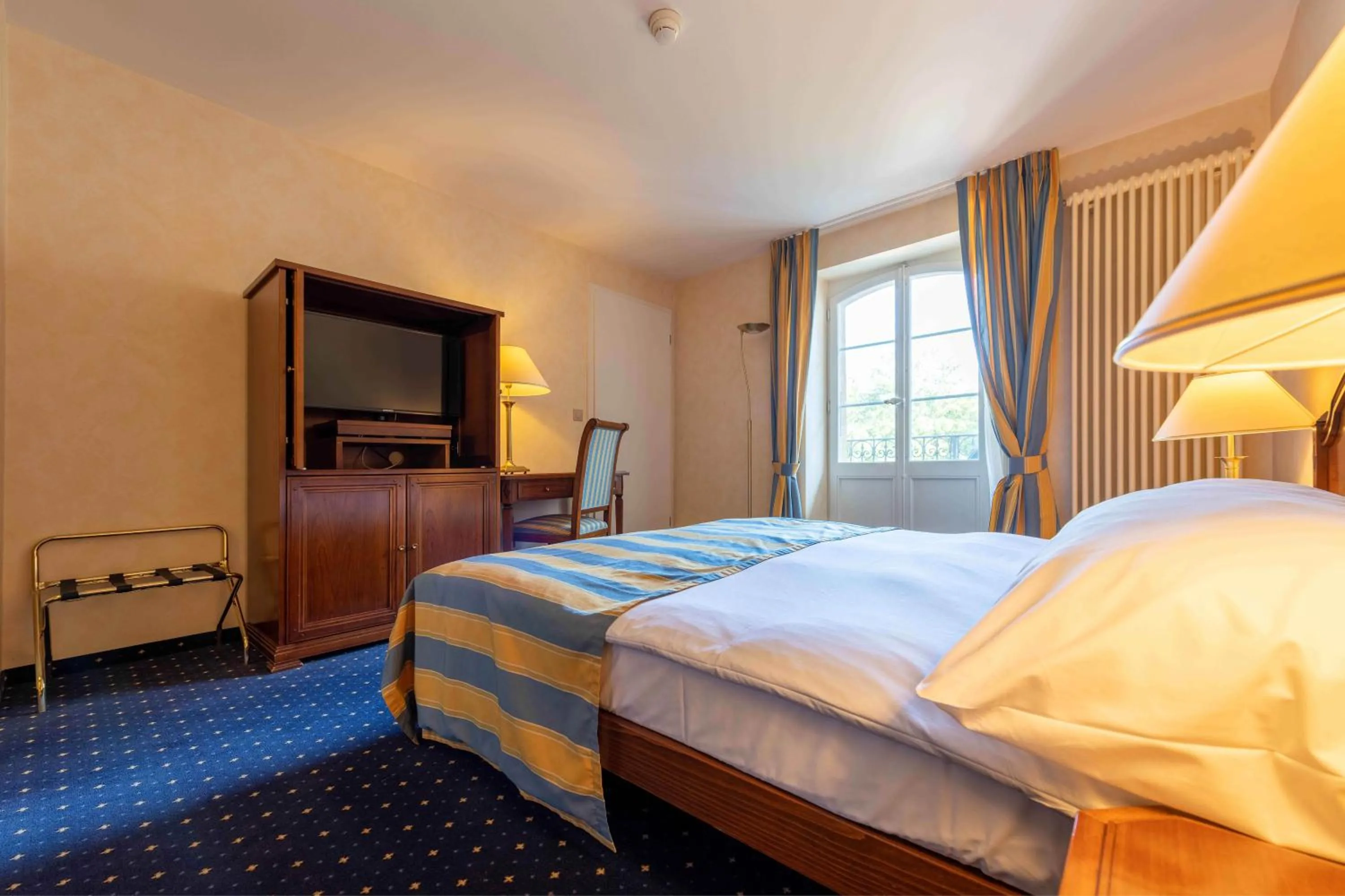 Bedroom, Bed in Grand Hotel et Centre Thermal d'Yverdon-les-Bains