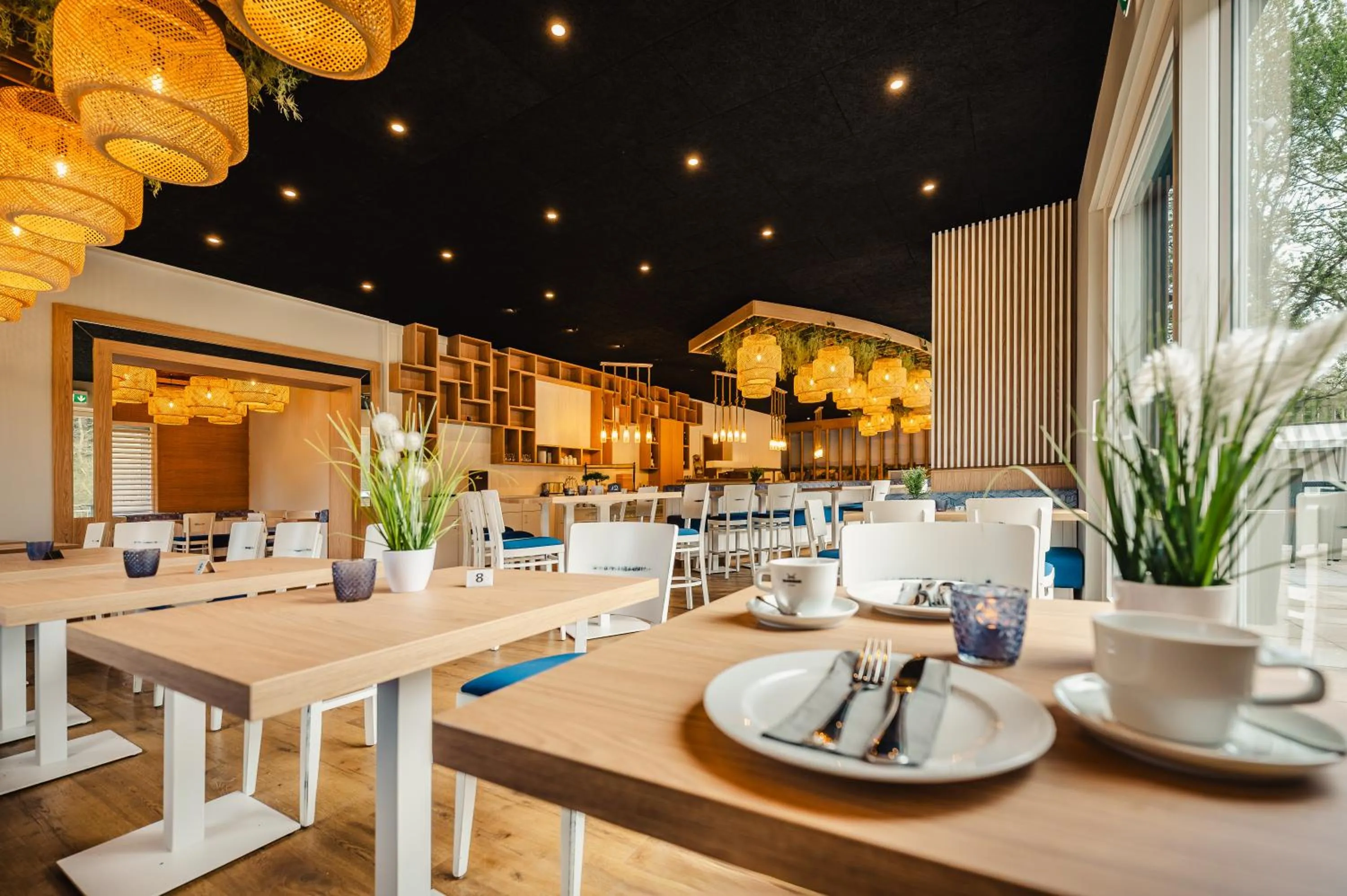 Restaurant/places to eat in Hotel Mukran