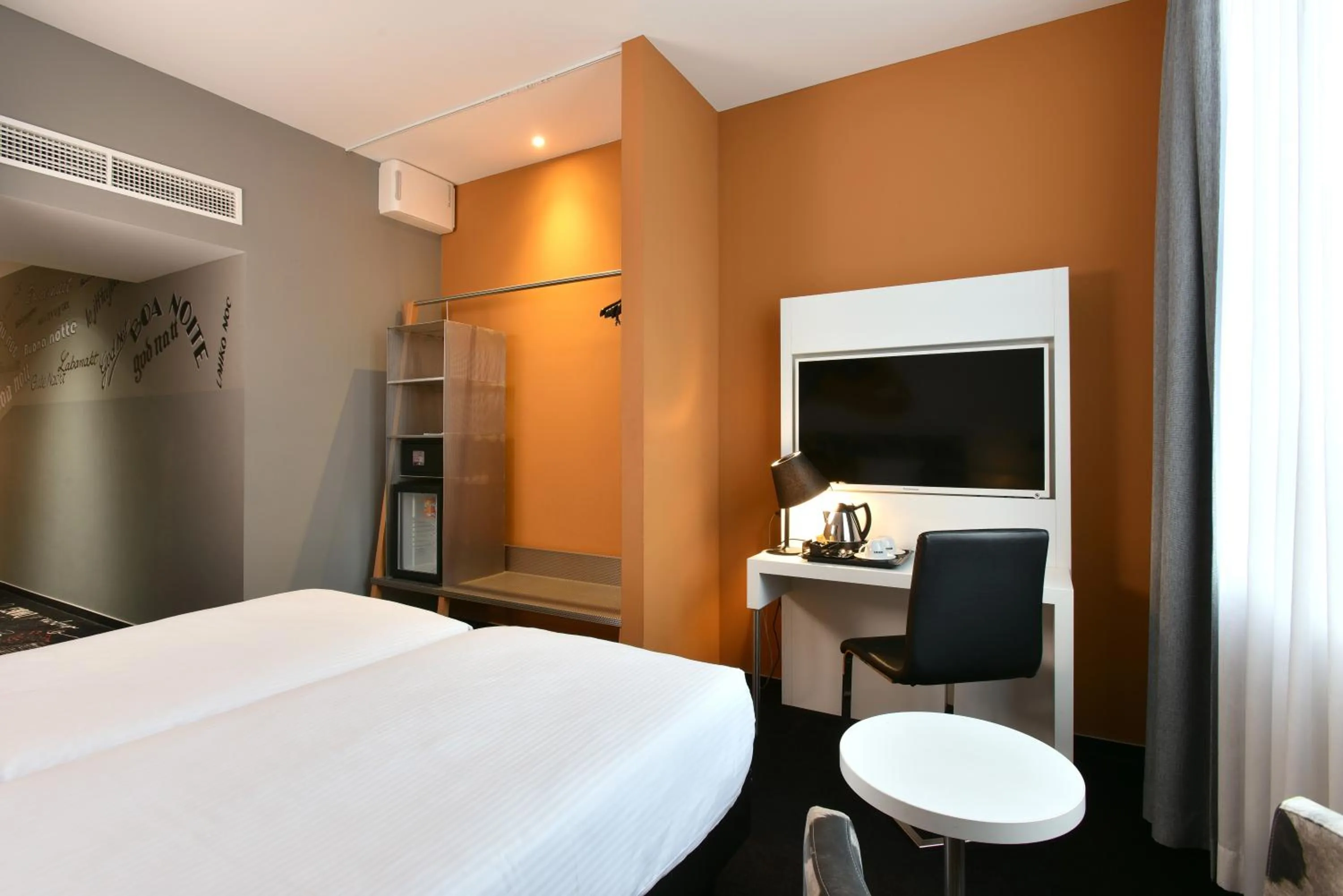 Photo of the whole room, Bed in Martin's Dream Hotel