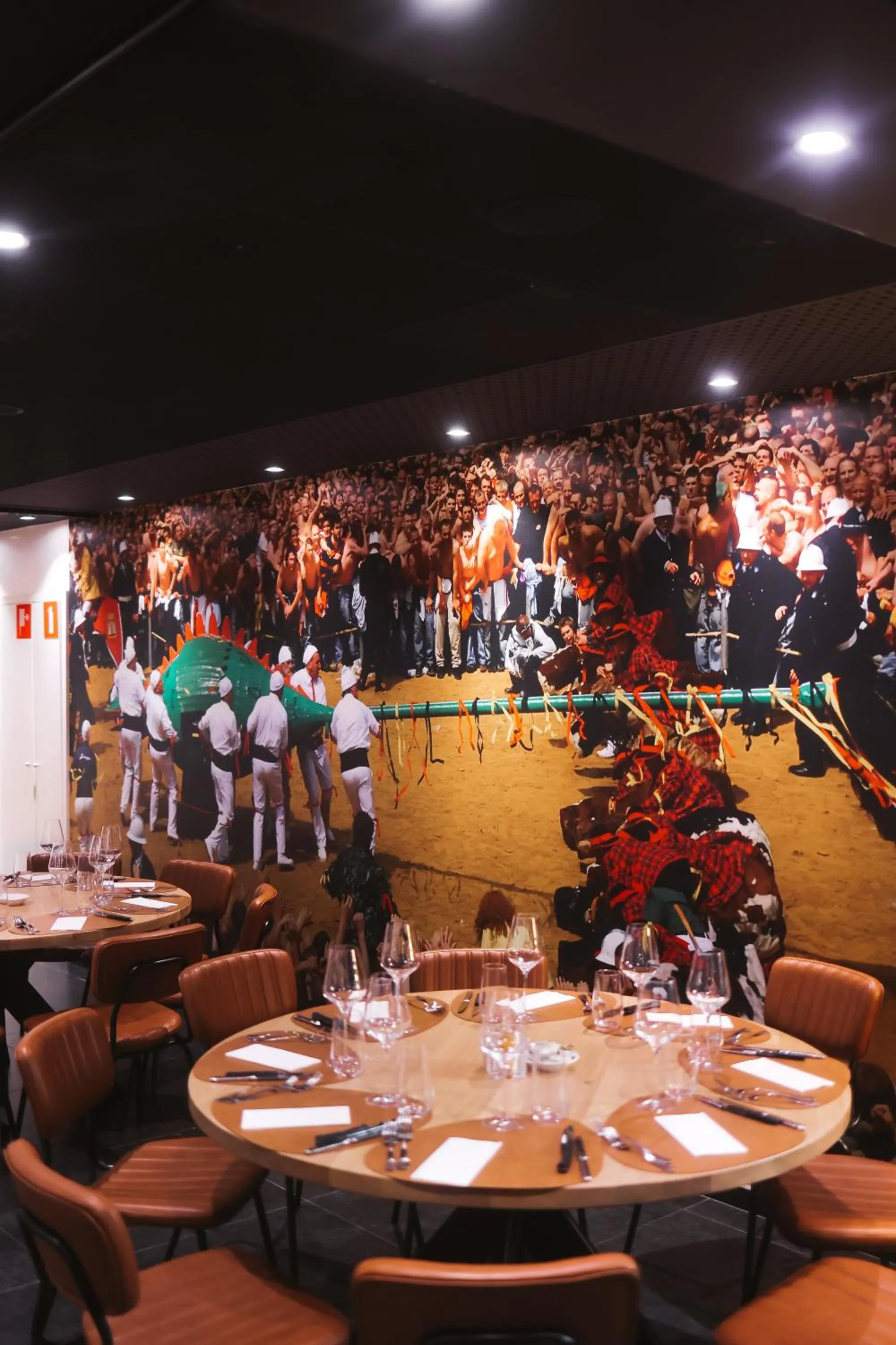 Restaurant/places to eat in Martin's Dream Hotel