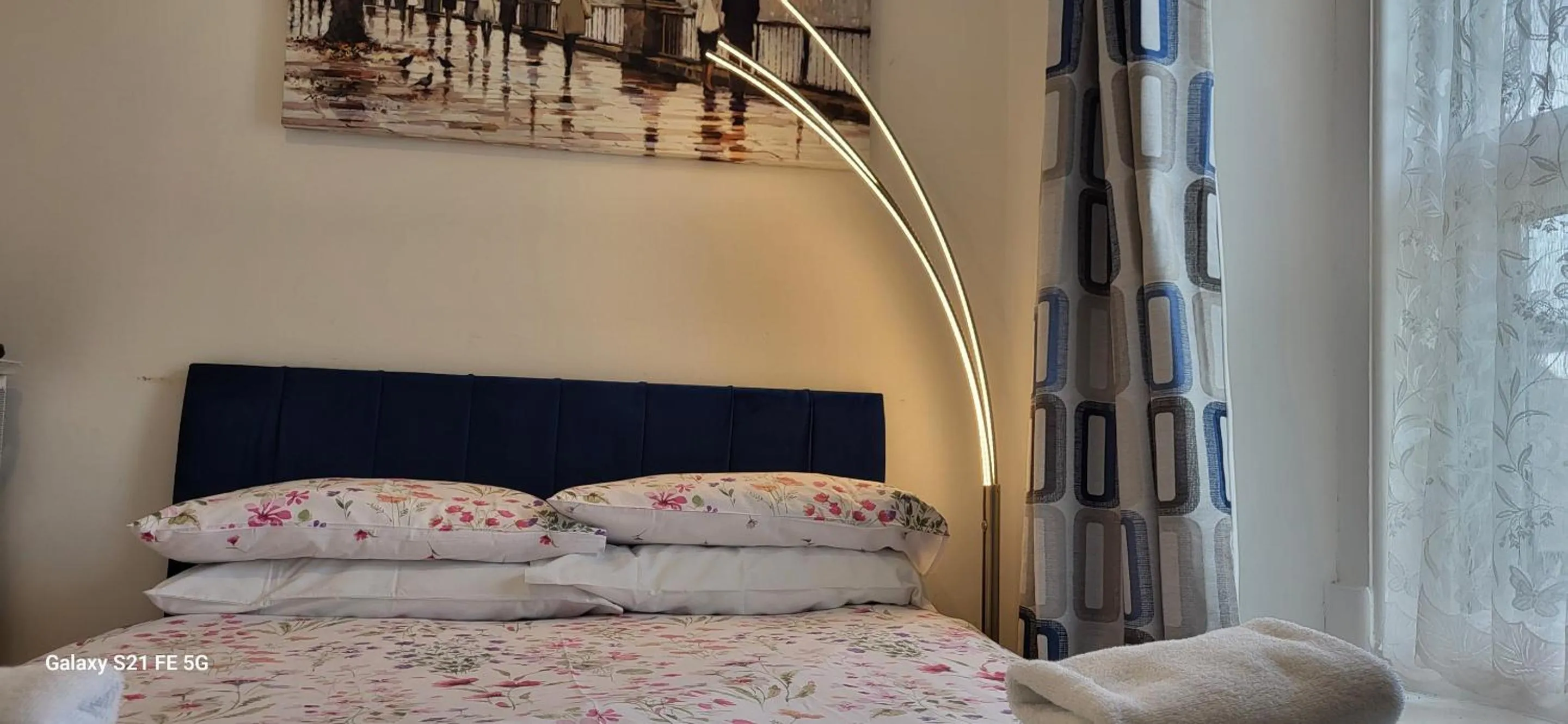 Bedroom, Bed in Holly Lodge