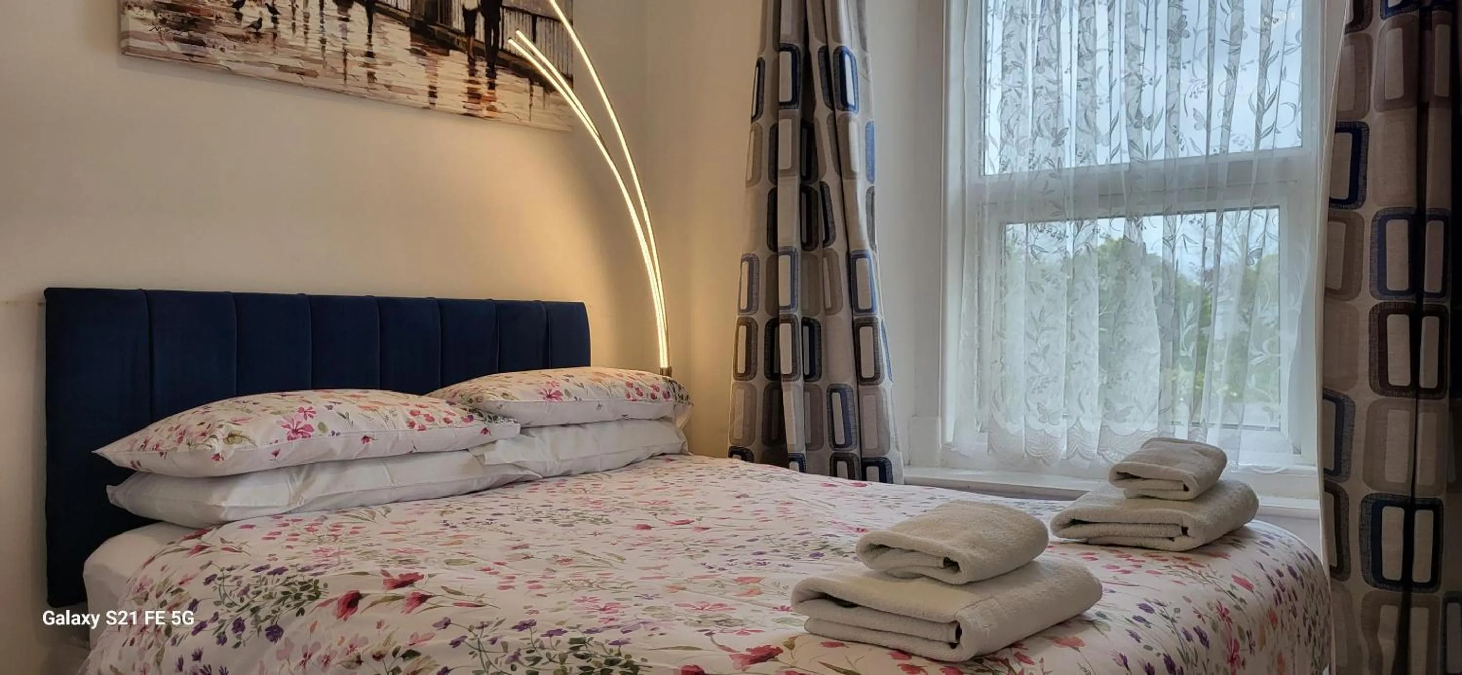 Bedroom, Bed in Holly Lodge