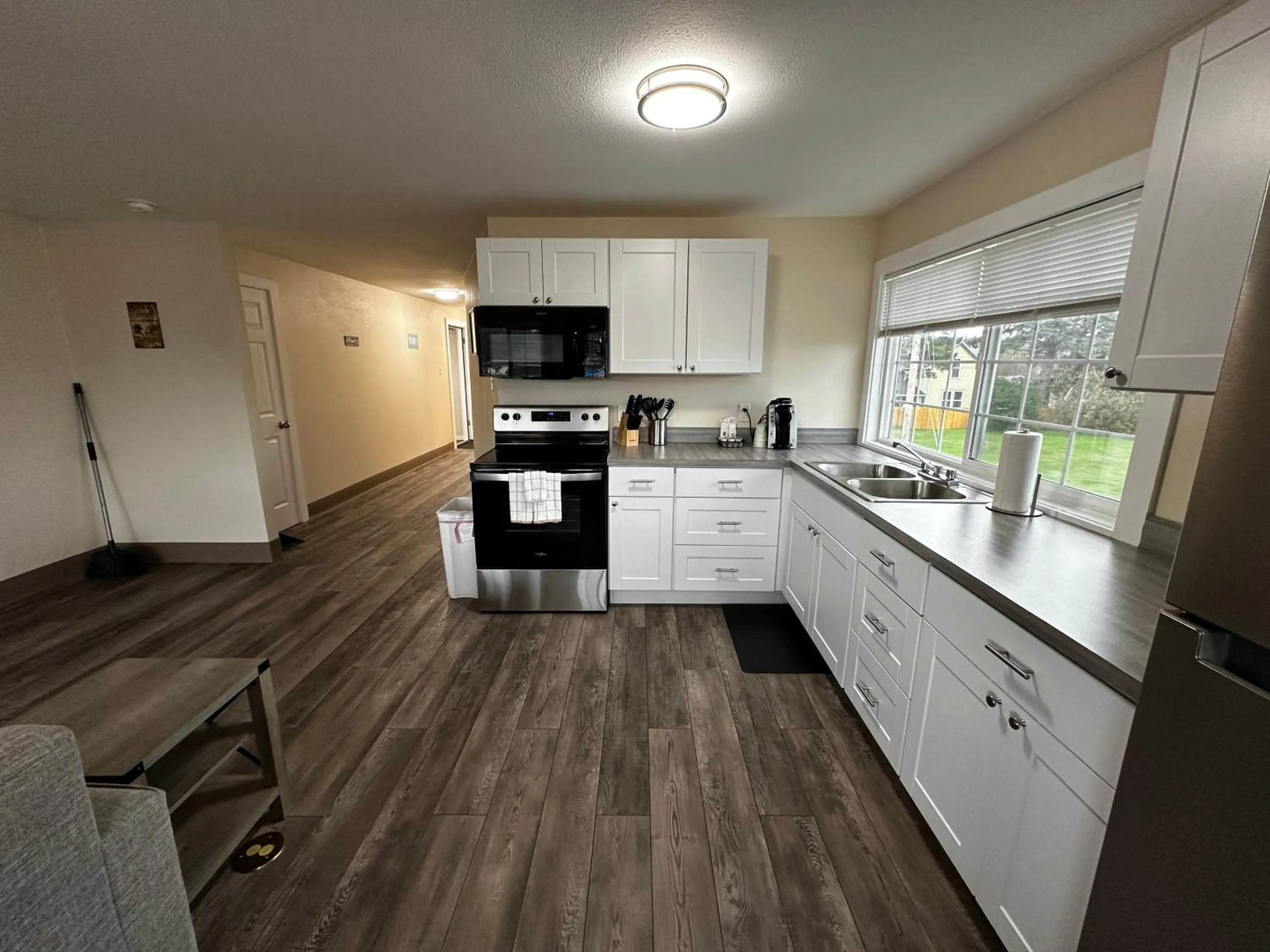 Kitchen or kitchenette in Coastal Inn and Suites