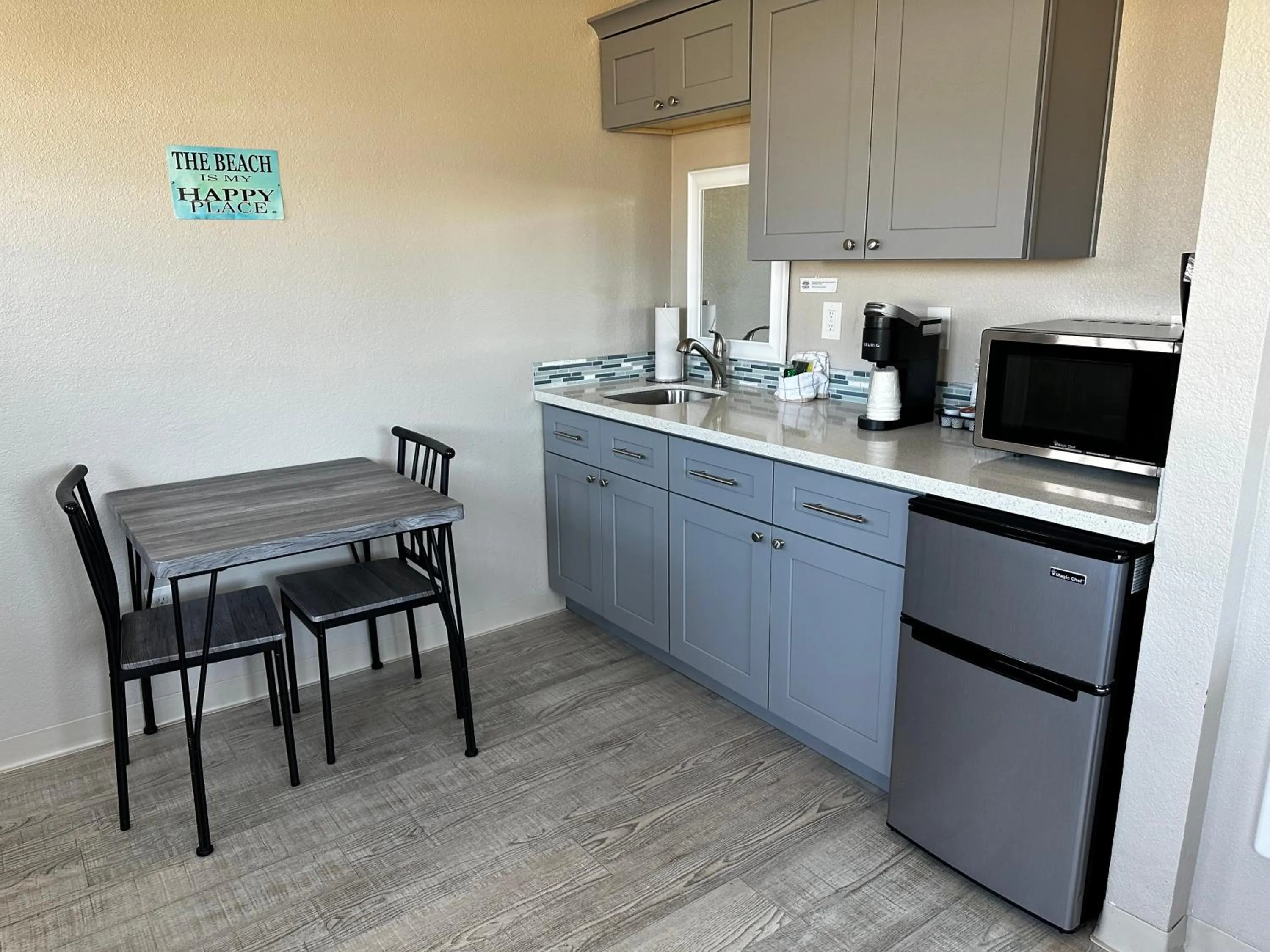 Kitchen or kitchenette in Coastal Inn and Suites