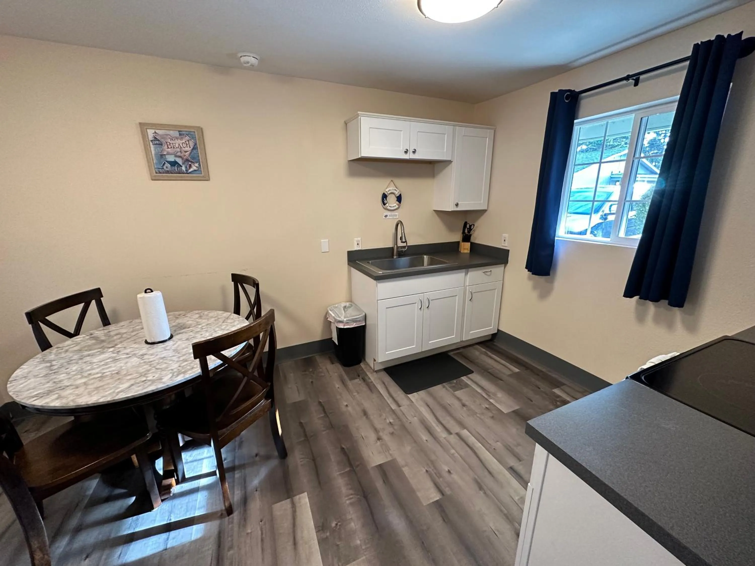 Kitchen or kitchenette in Coastal Inn and Suites