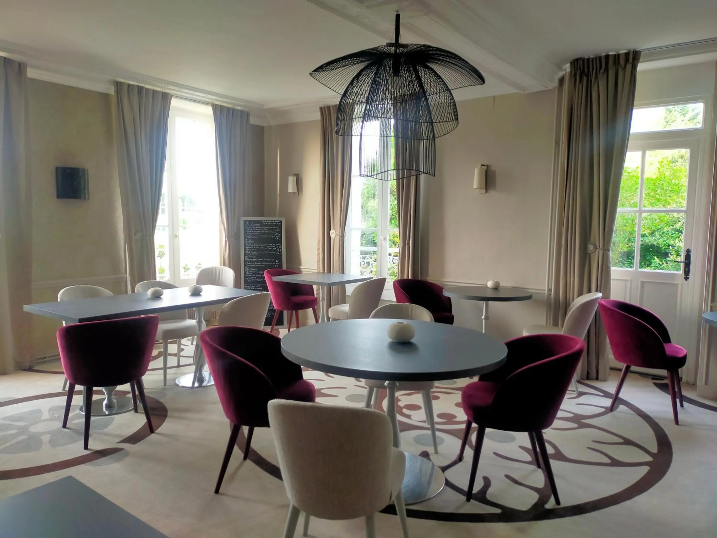 Logis Hotels Restaurants- Villa des Bordes