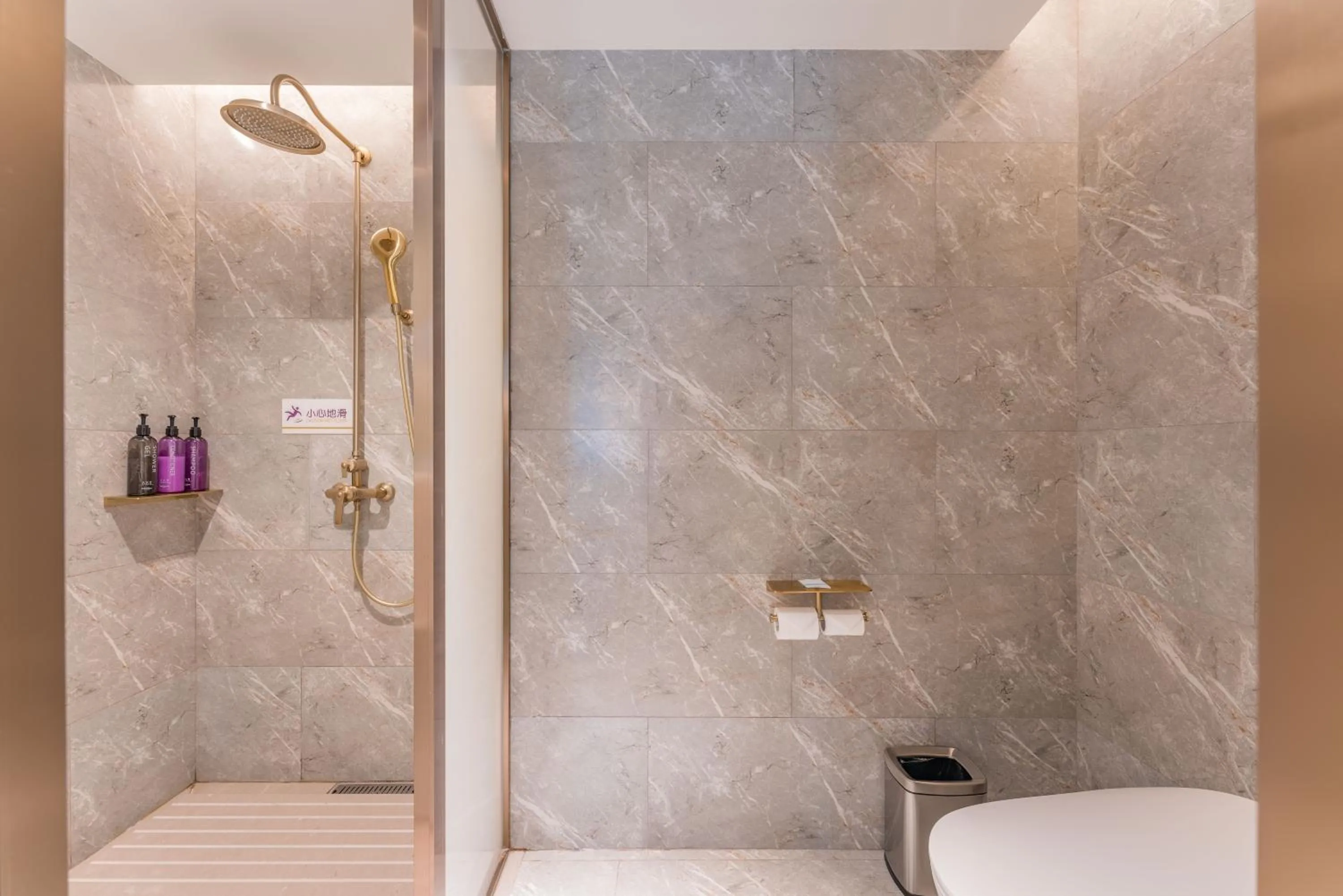 Toilet in Mercure Hotel Hangzhou East Railway Station