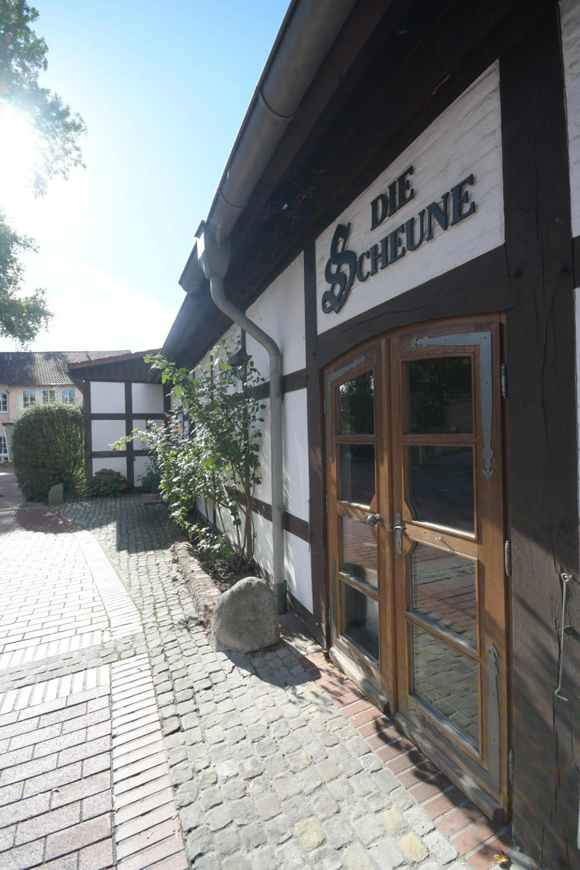 Property building in Hotel Deutsches Haus