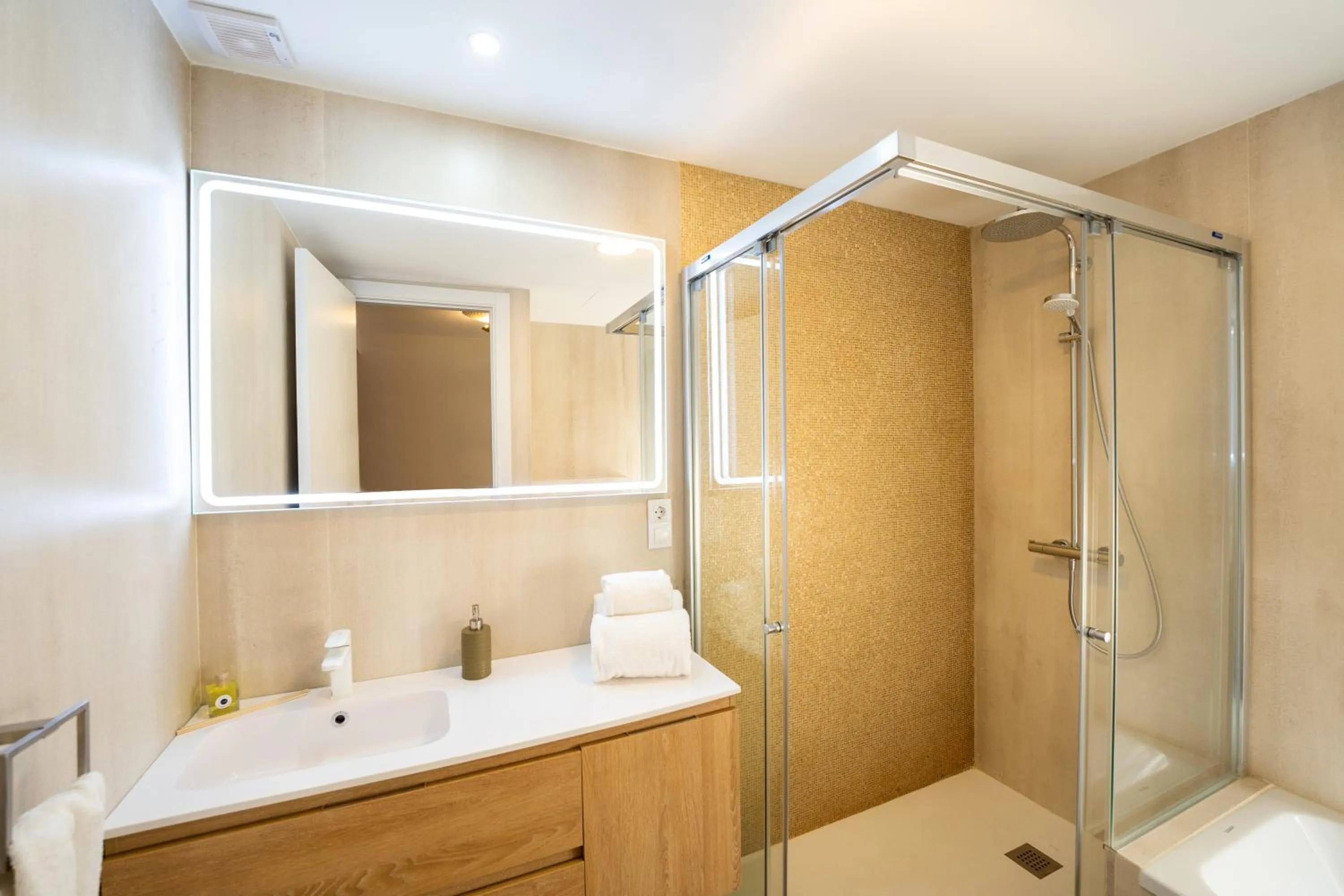 Bathroom in Plaza Mina Suites - Adults Recommended by Luxury Suites Cadiz