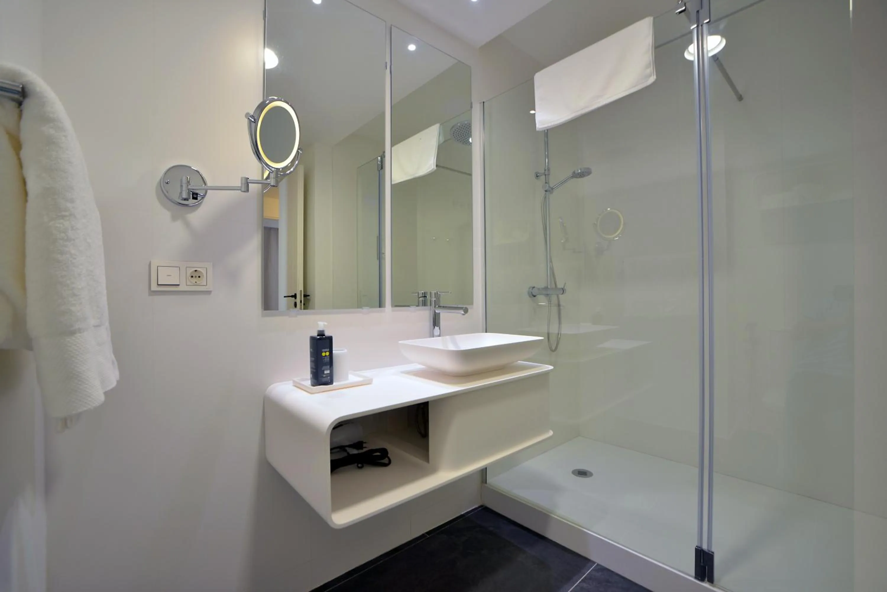Bathroom in Plaza Mina Suites - Adults Recommended by Luxury Suites Cadiz