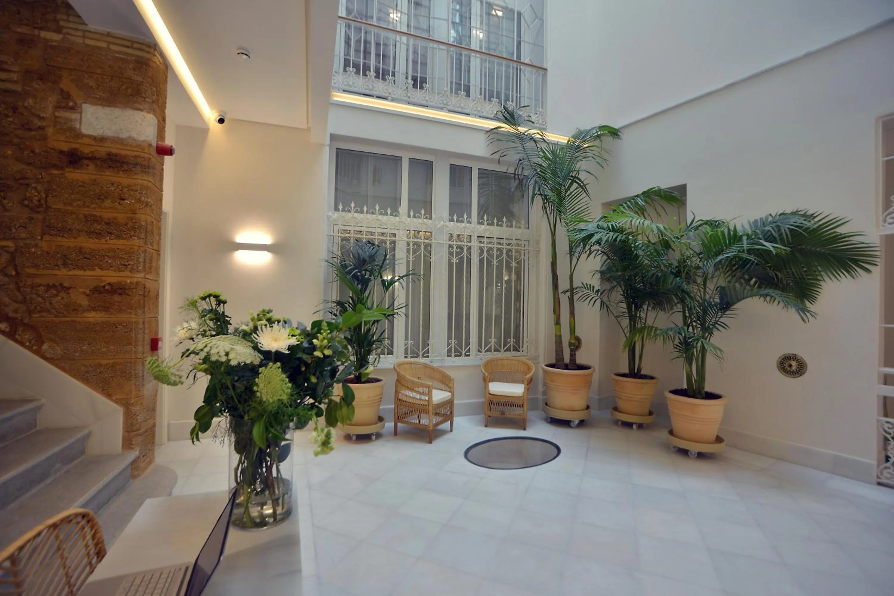 Lobby or reception in Plaza Mina Suites - Adults Recommended by Luxury Suites Cadiz