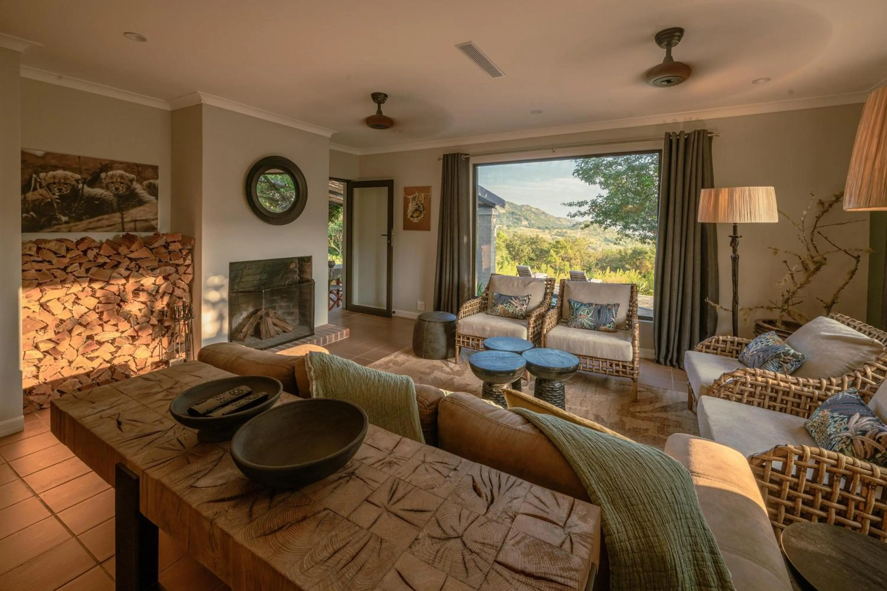 Living room in Valley Lodge - Babanango Game Reserve