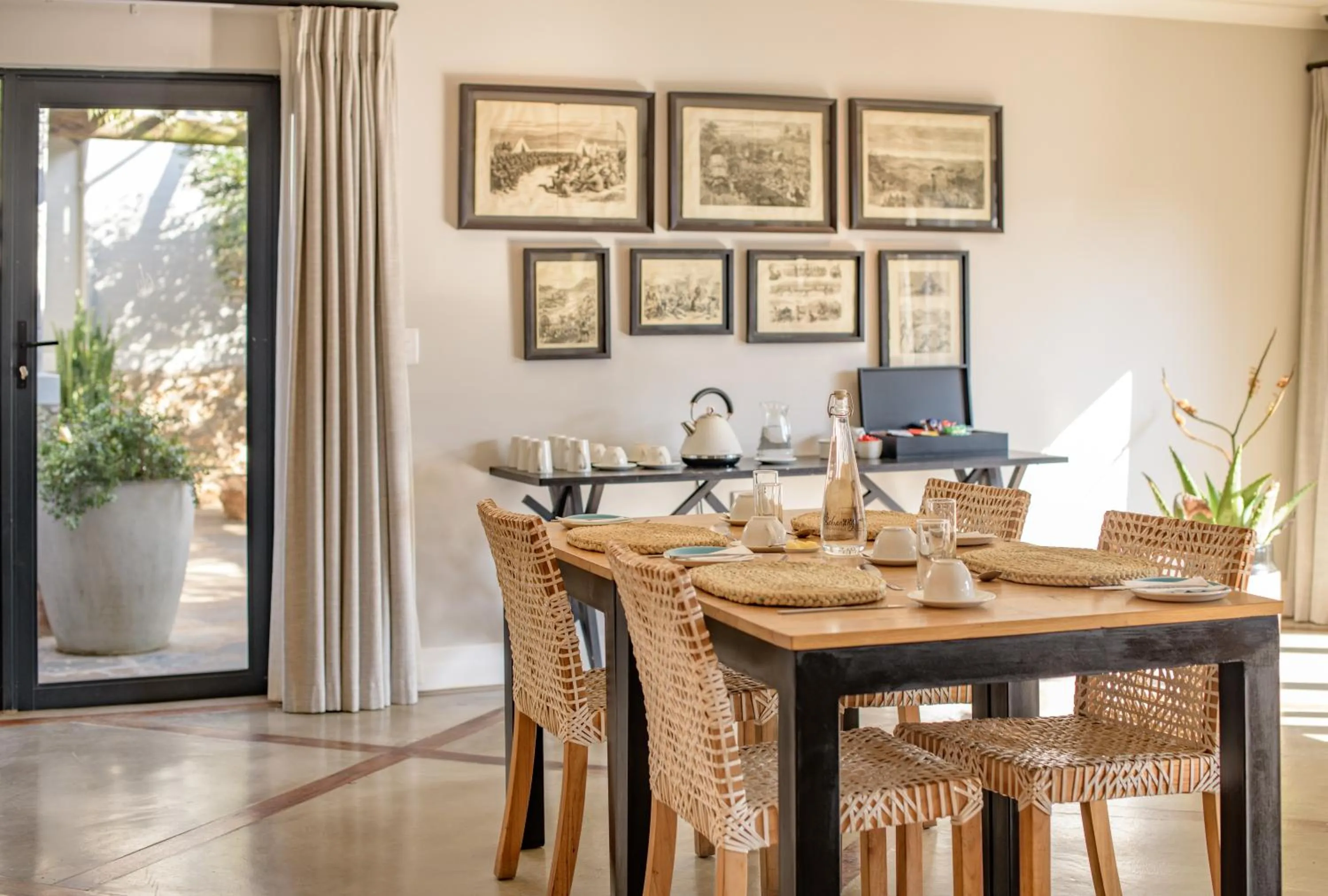 Lounge or bar in Valley Lodge - Babanango Game Reserve