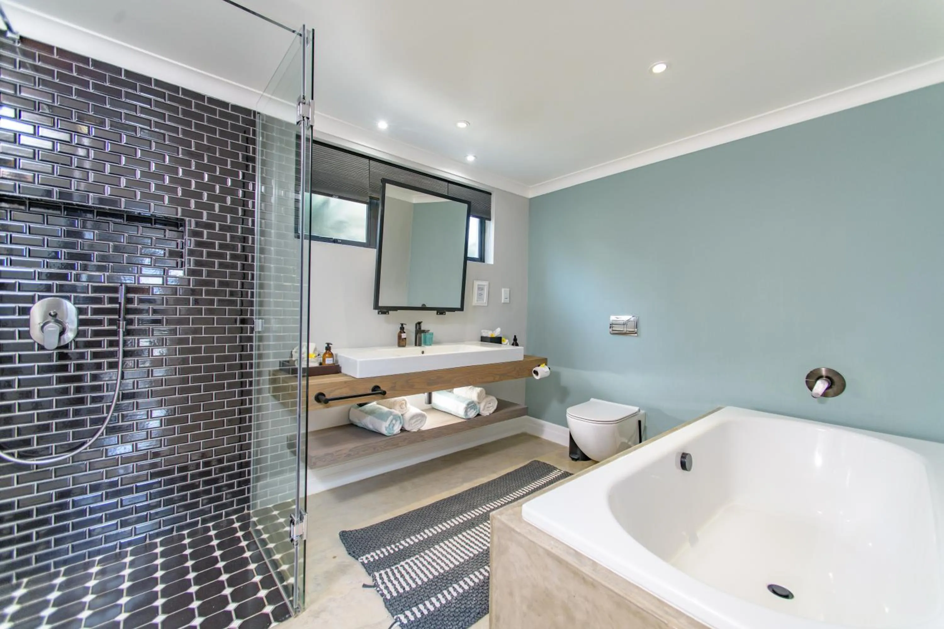 Bathroom in Valley Lodge - Babanango Game Reserve