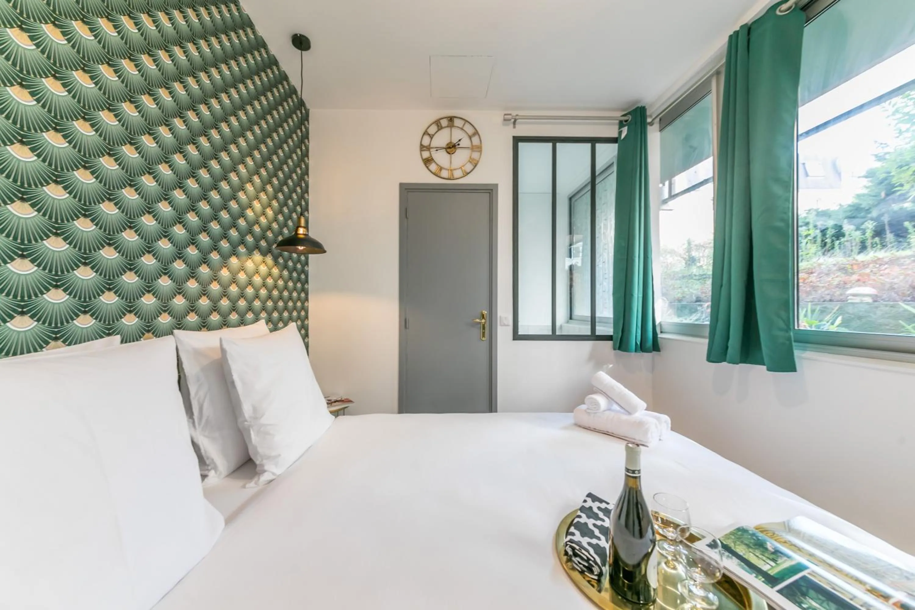 Photo of the whole room, Bed in WS Tour Eiffel - Saint-Charles