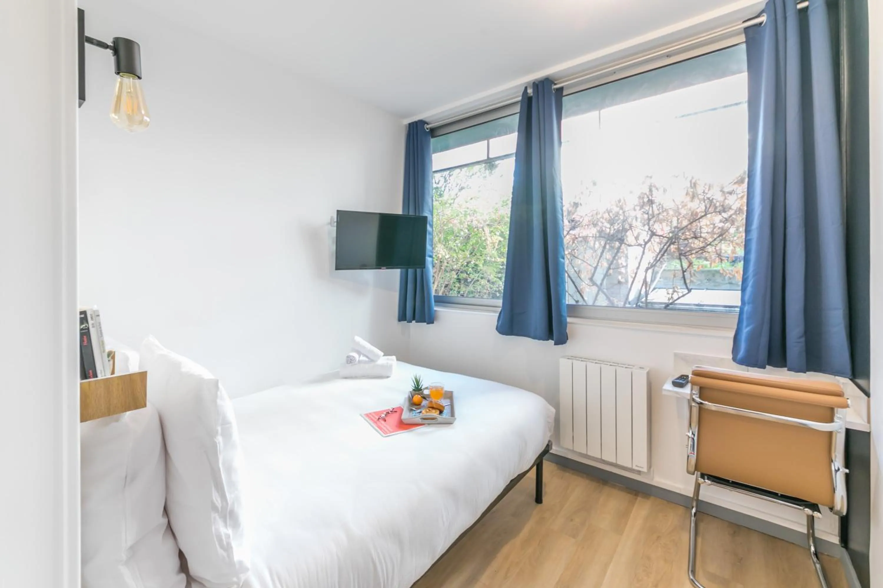 Bedroom, Bed in WS Tour Eiffel - Saint-Charles