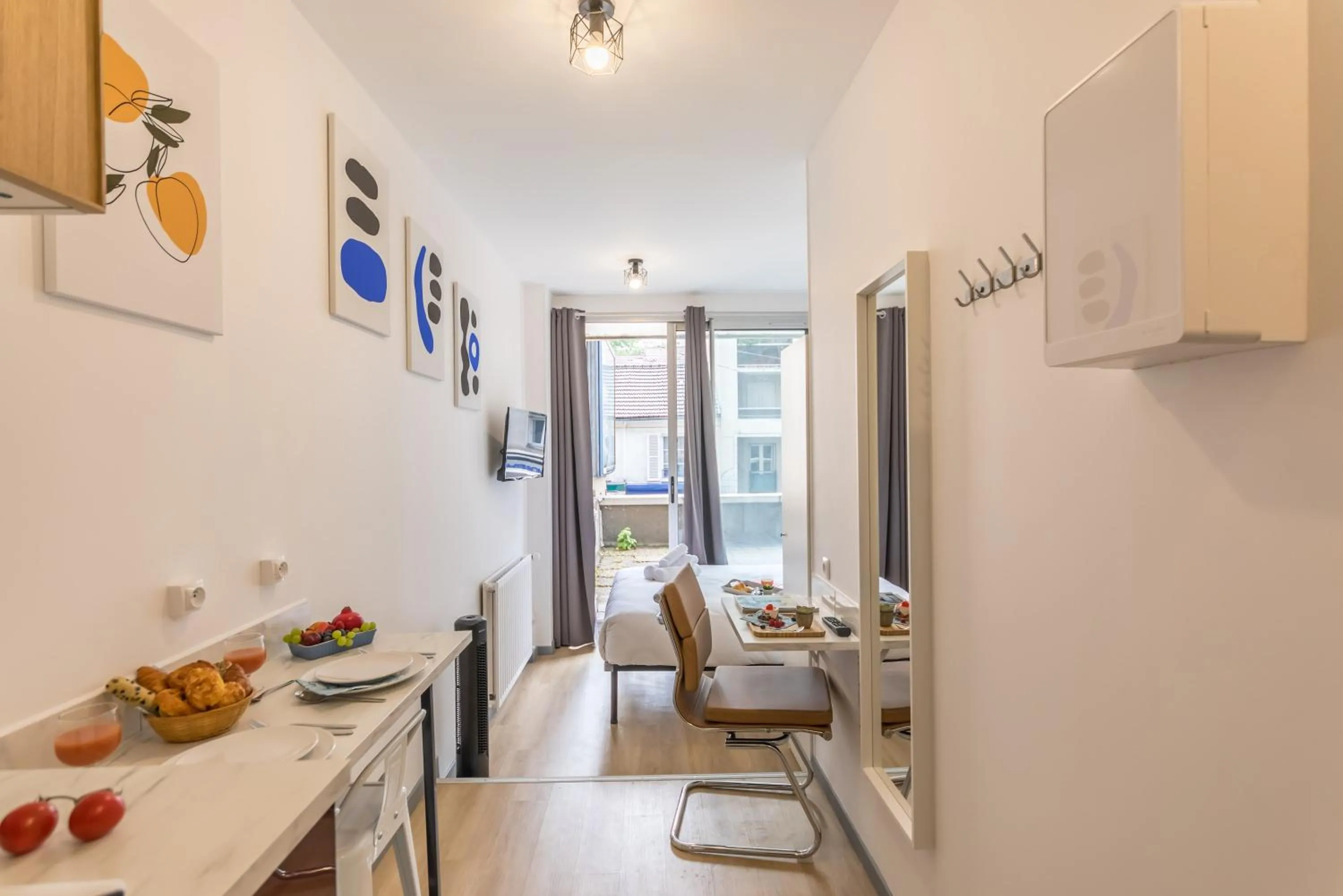 Dining area in WS Tour Eiffel - Saint-Charles