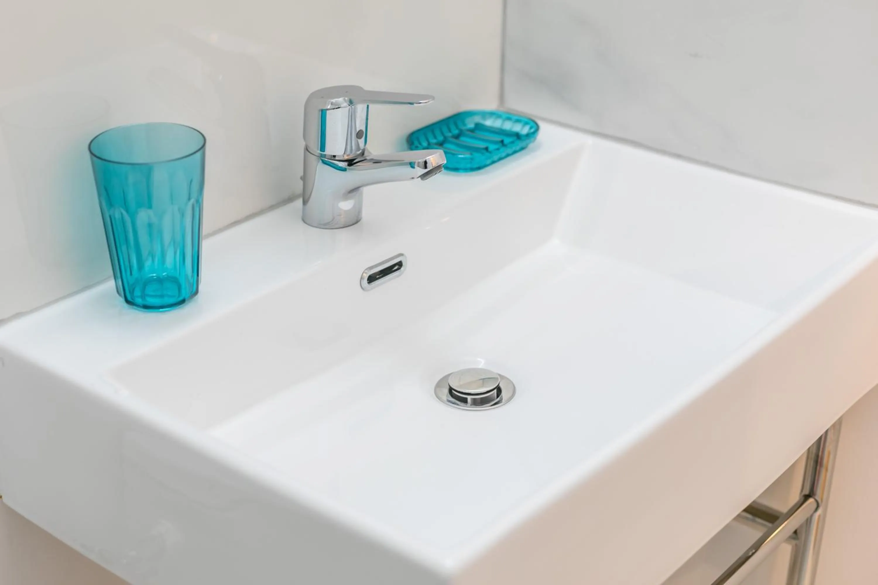 Shower in WS Tour Eiffel - Saint-Charles