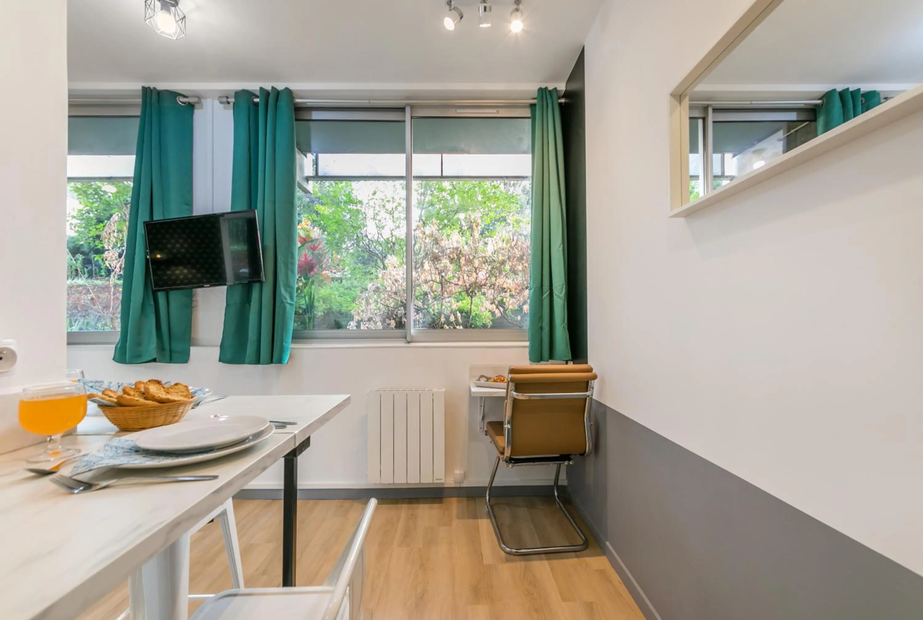 TV and multimedia in WS Tour Eiffel - Saint-Charles