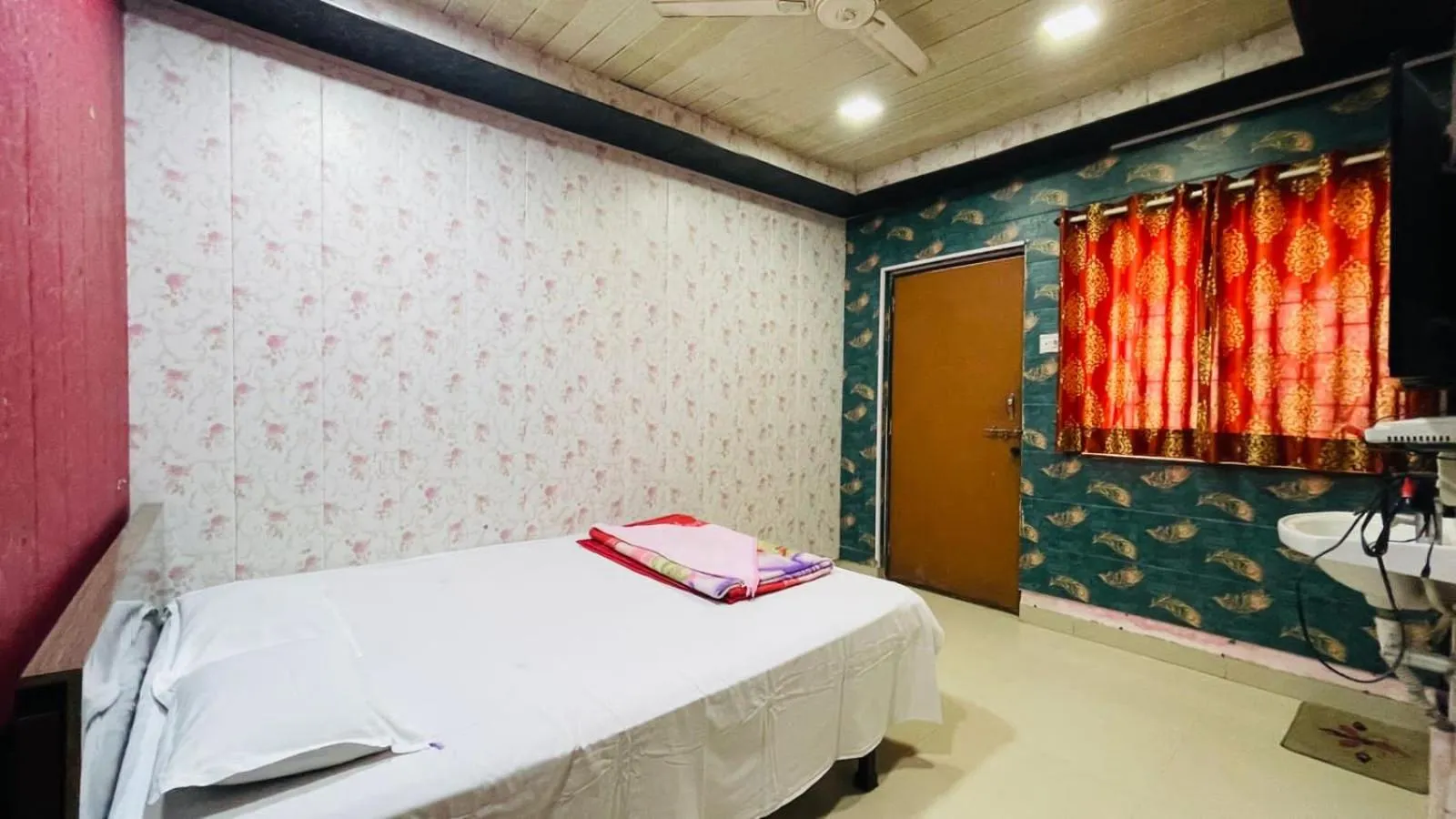 Bed in Kaas Hill Resort