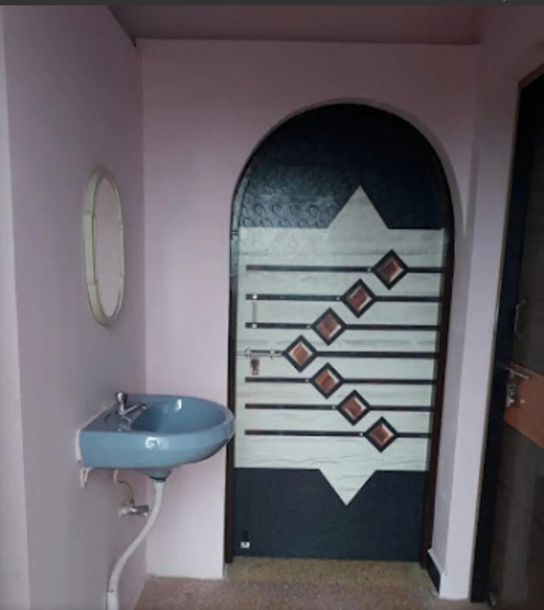 Bathroom in Vamoose Laxmi Hill Resort