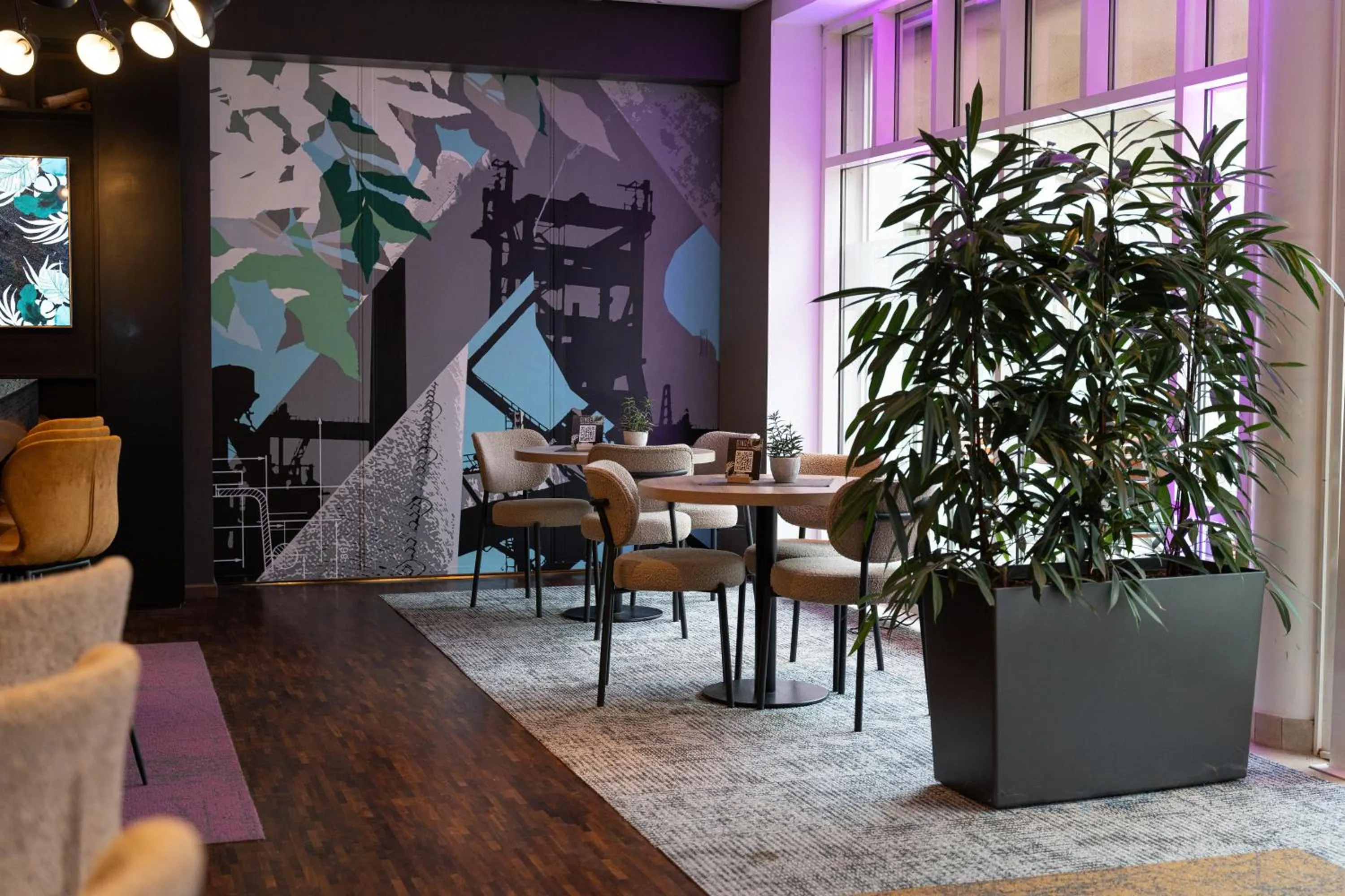 Lounge or bar in Radisson Blu Hotel Dortmund