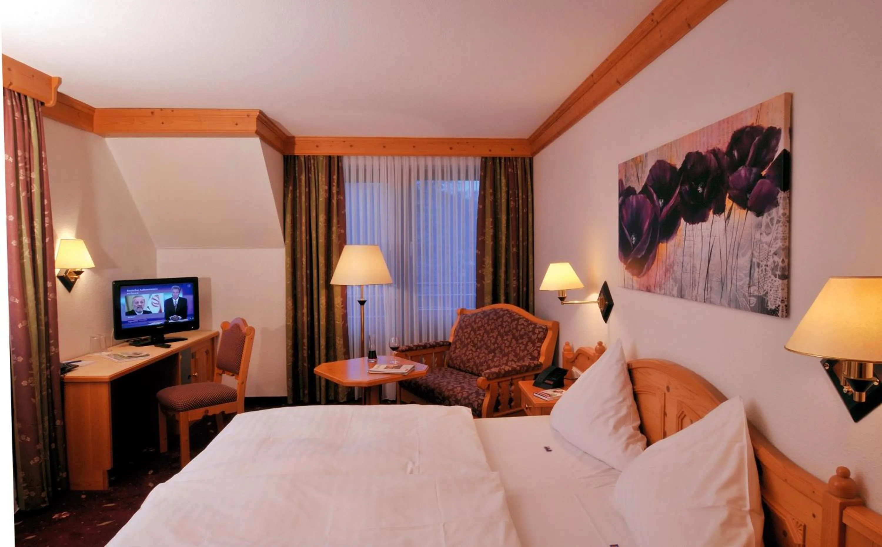 Photo of the whole room, Bed in Parkhotel zum Stern