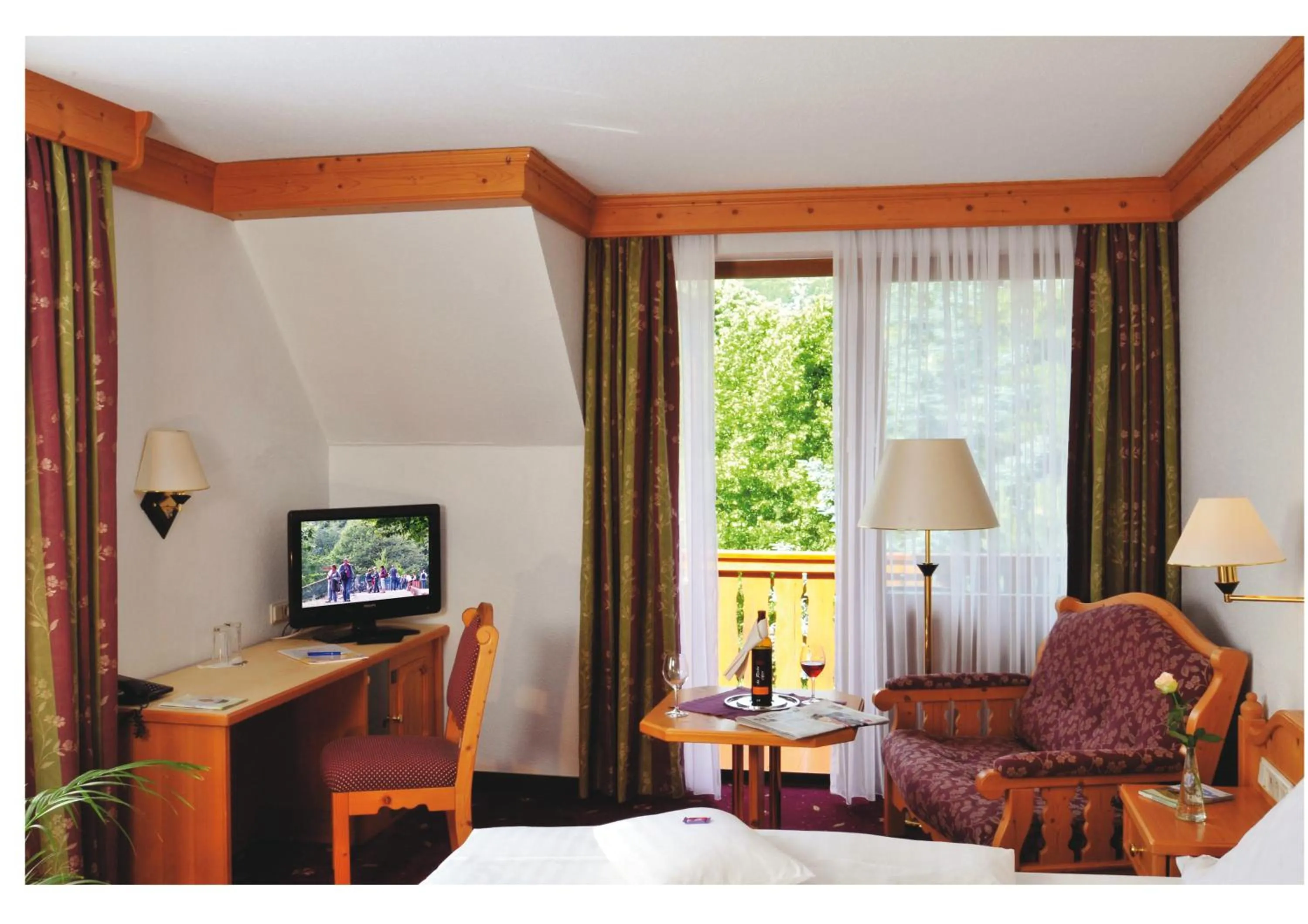 Photo of the whole room, Bed in Parkhotel zum Stern