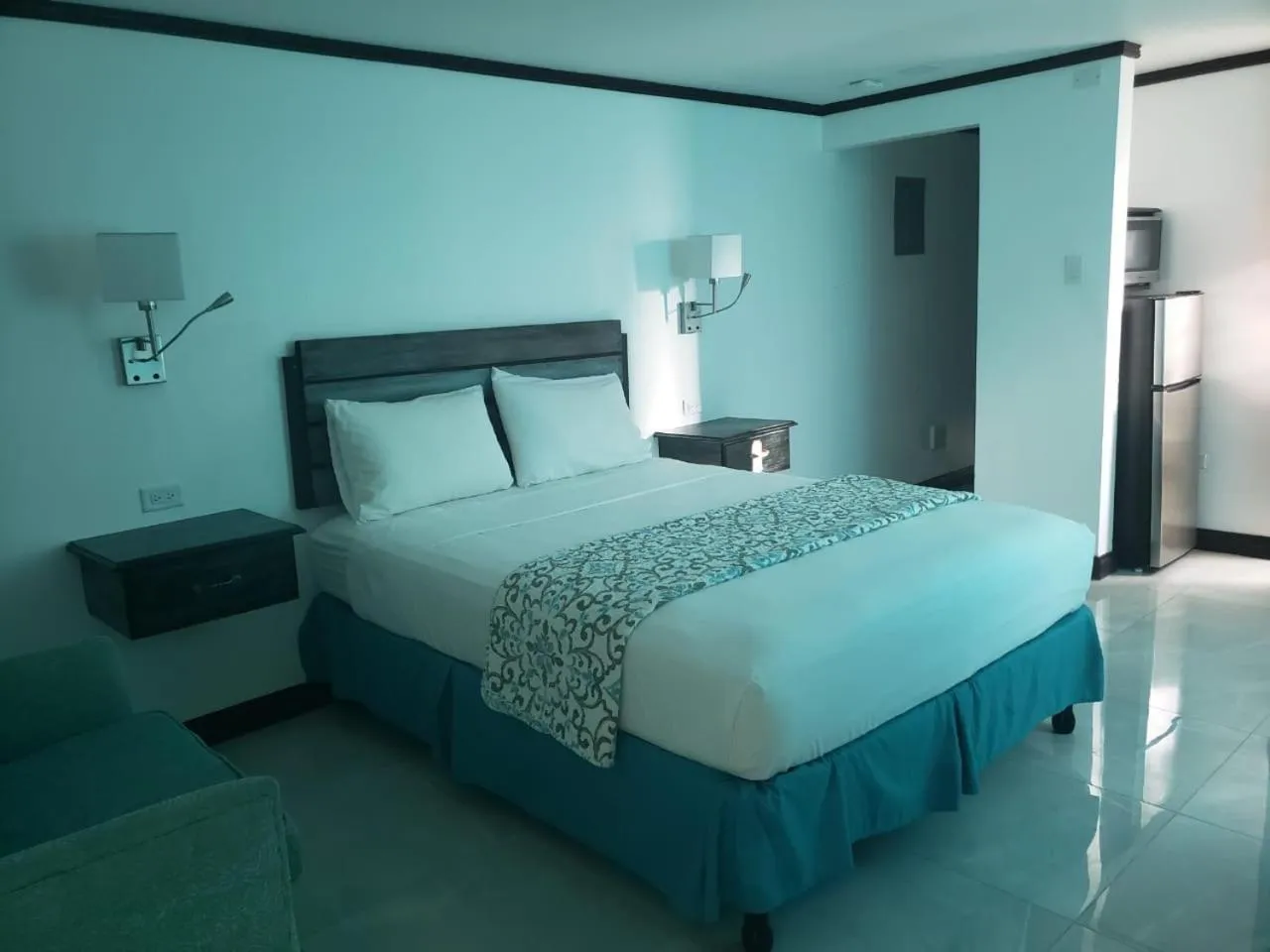 Photo of the whole room, Bed in Sand and Blue Seas