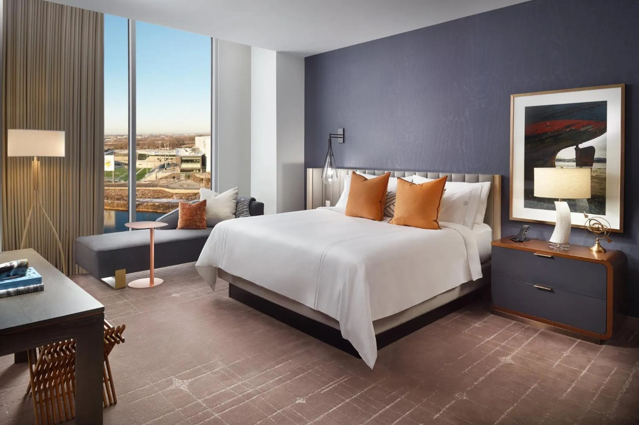 Photo of the whole room, Bed in Omni Viking Lakes