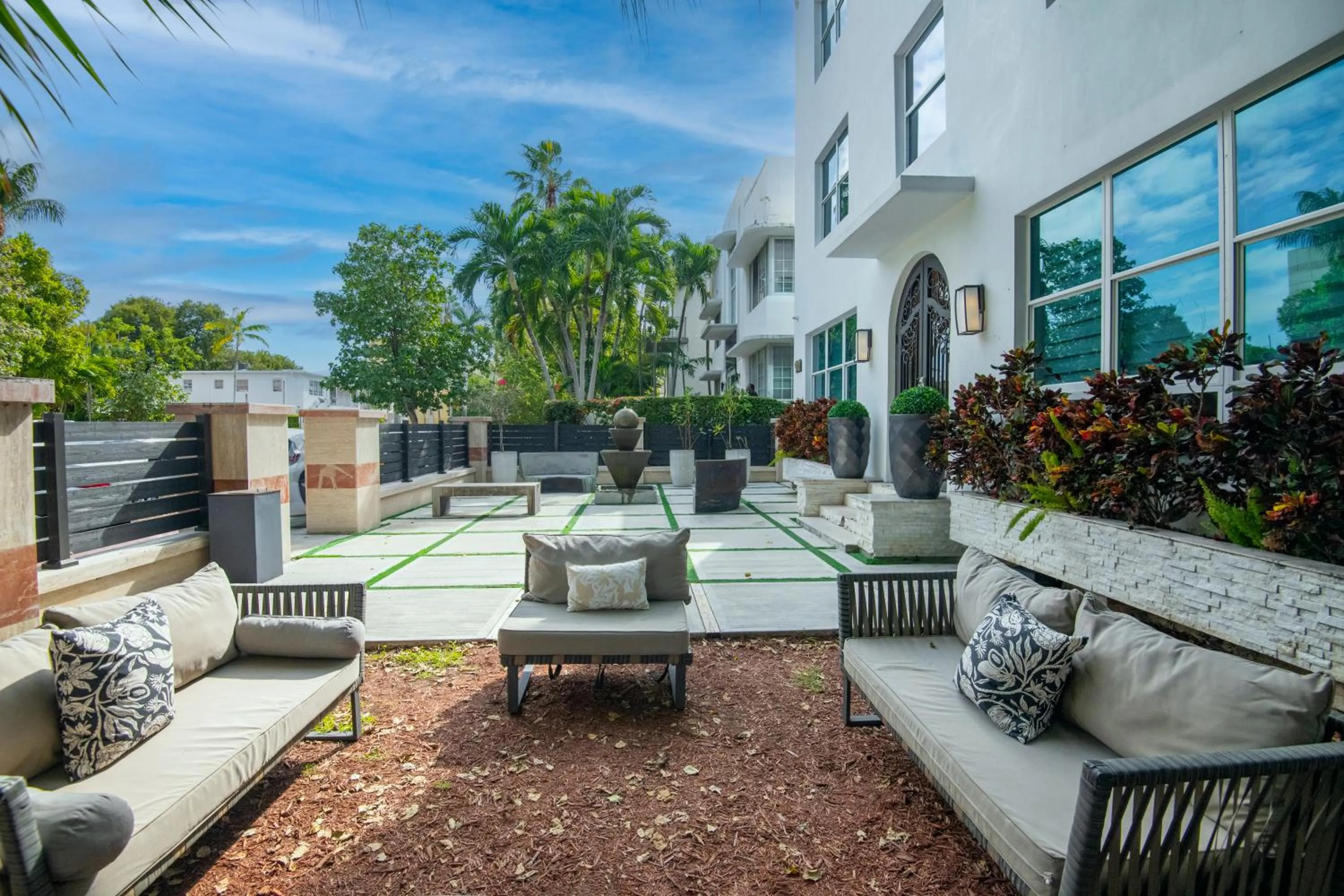 Property building in Renzzi On The Beach