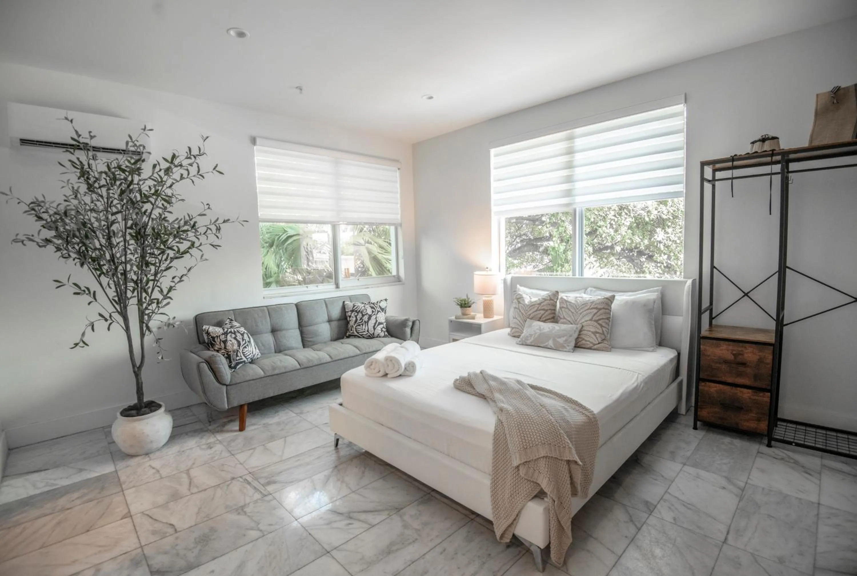 Photo of the whole room, Bed in Renzzi On The Beach