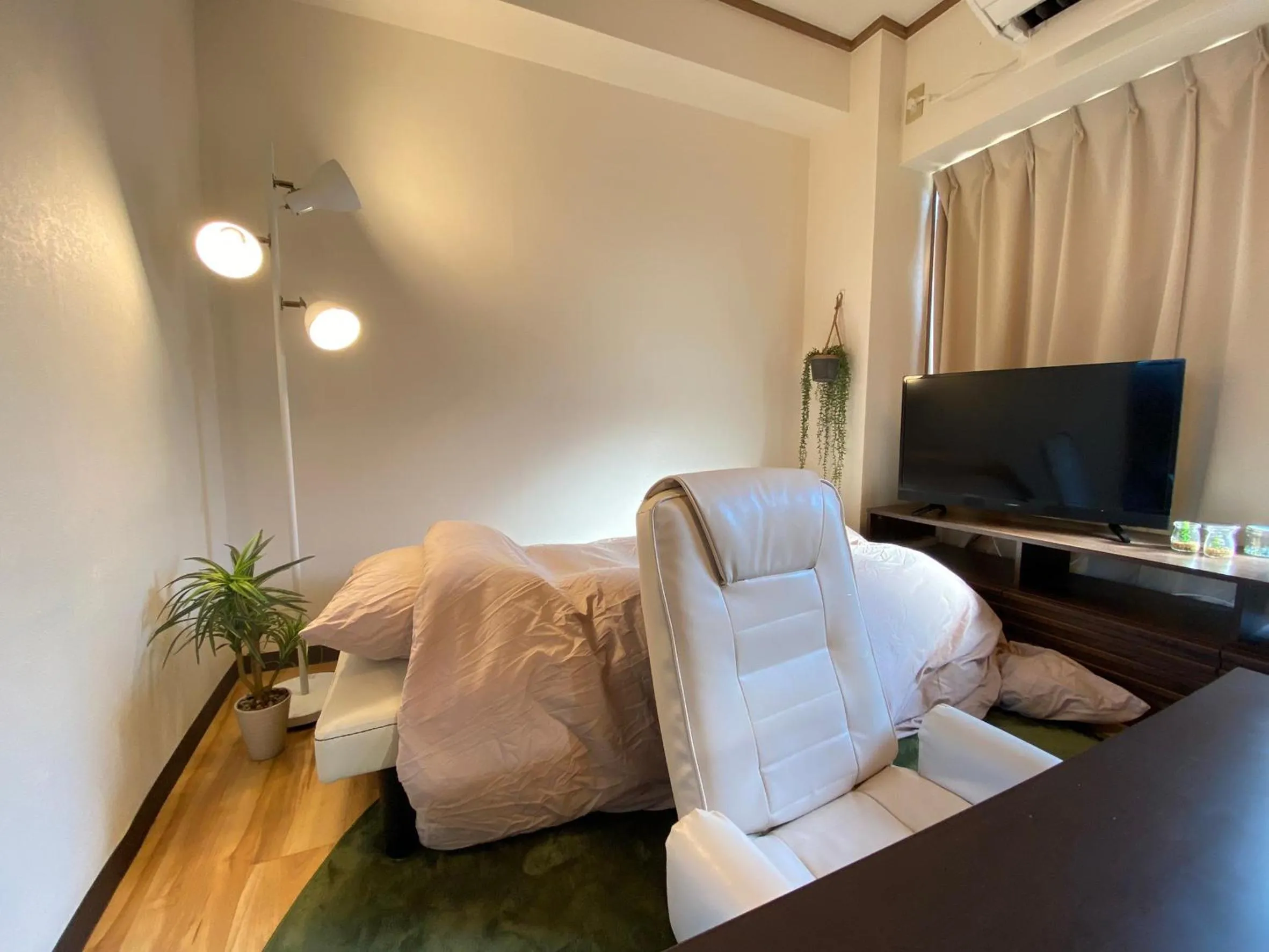 Yoyogi Apartment 2-401 by Tranova