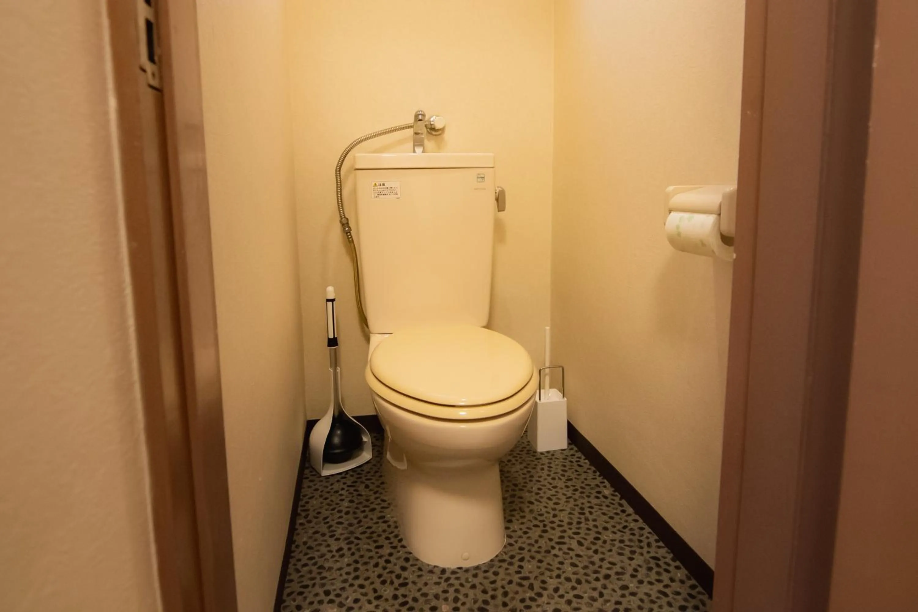 Yoyogi Apartment 2-401 by Tranova