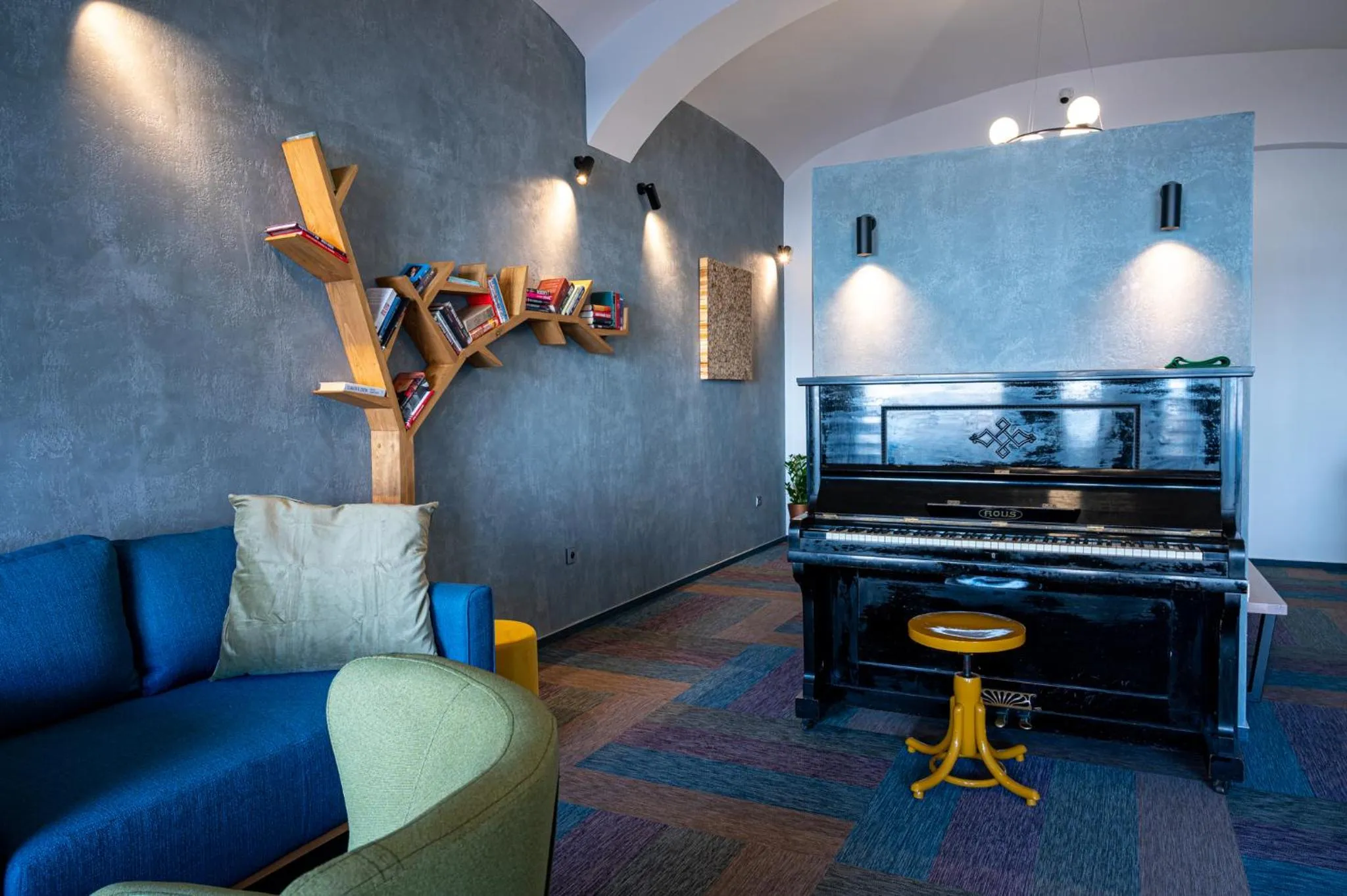 Communal lounge/ TV room in ART Hostel & Apartments