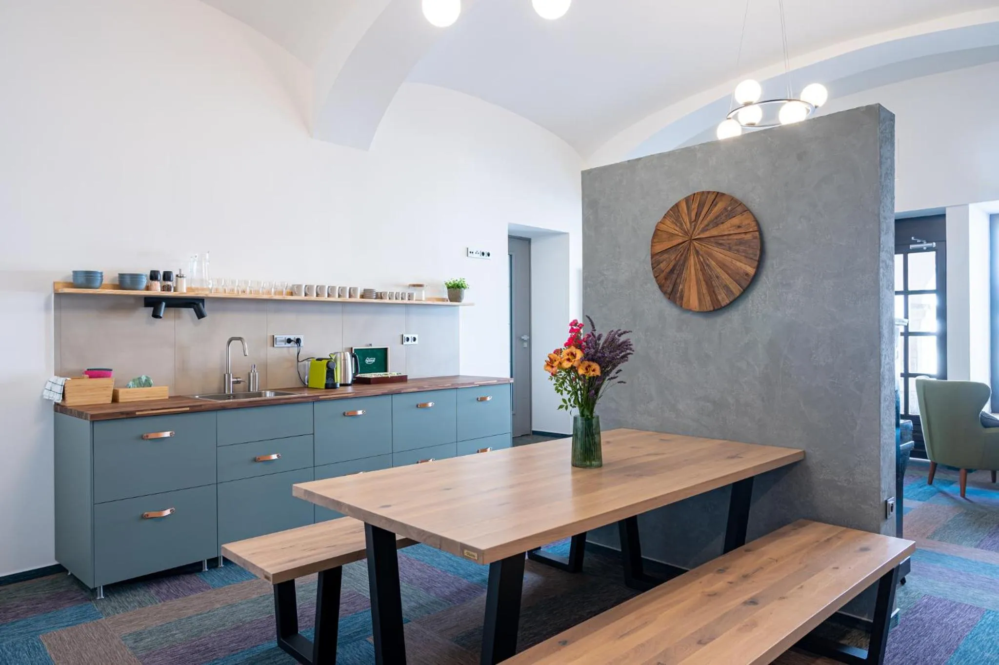 Communal lounge/ TV room in ART Hostel & Apartments