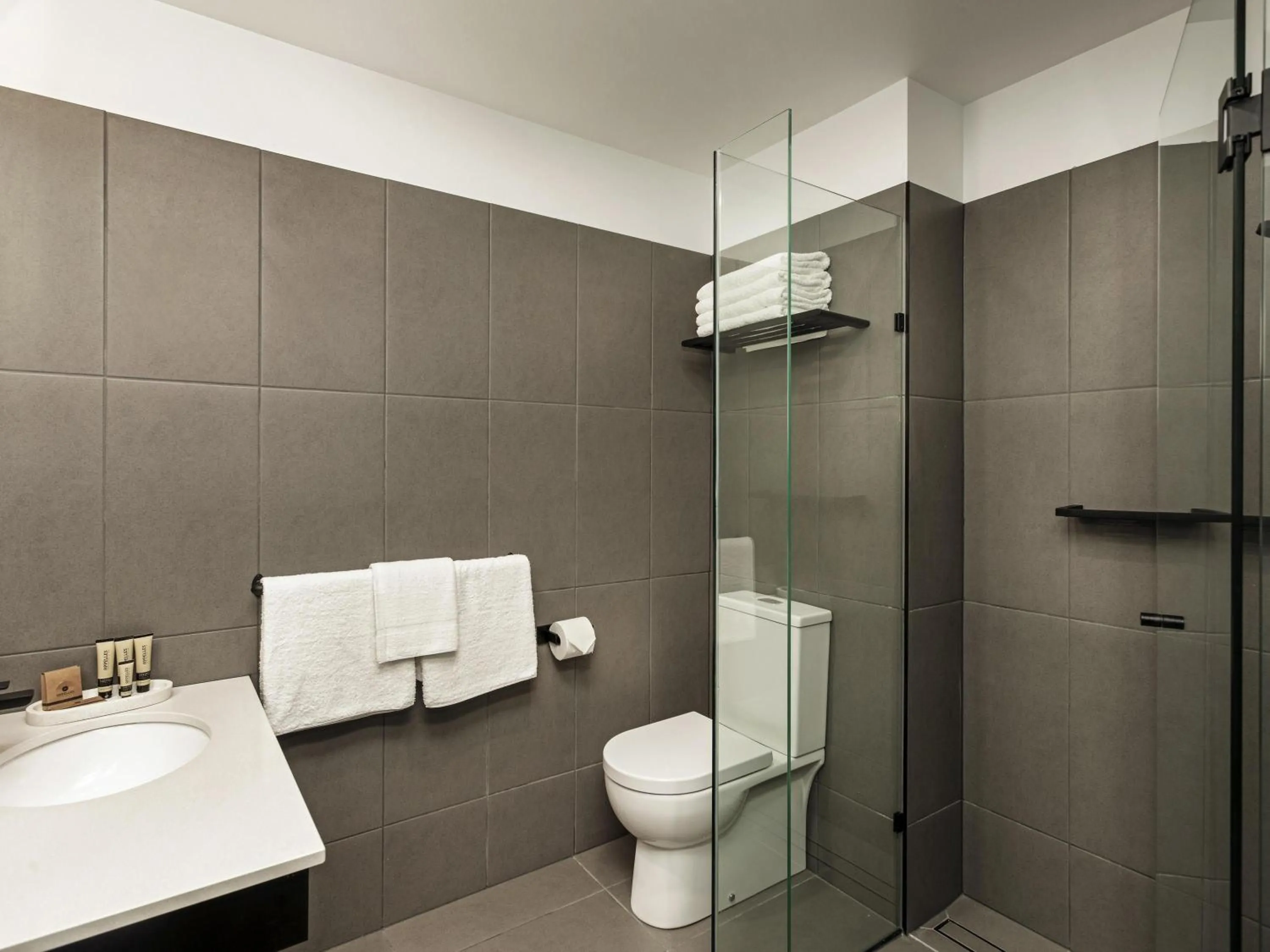 Bedroom in Mantra Traralgon